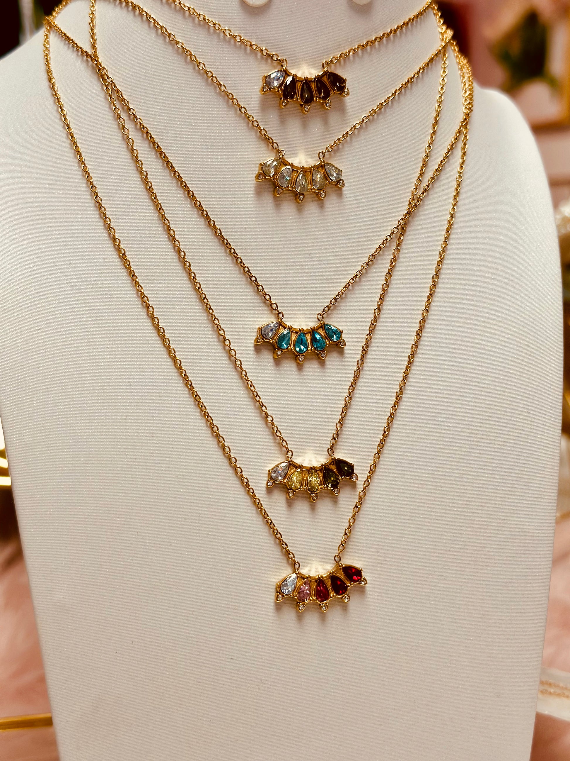 Collar de piedra zirconia del mes