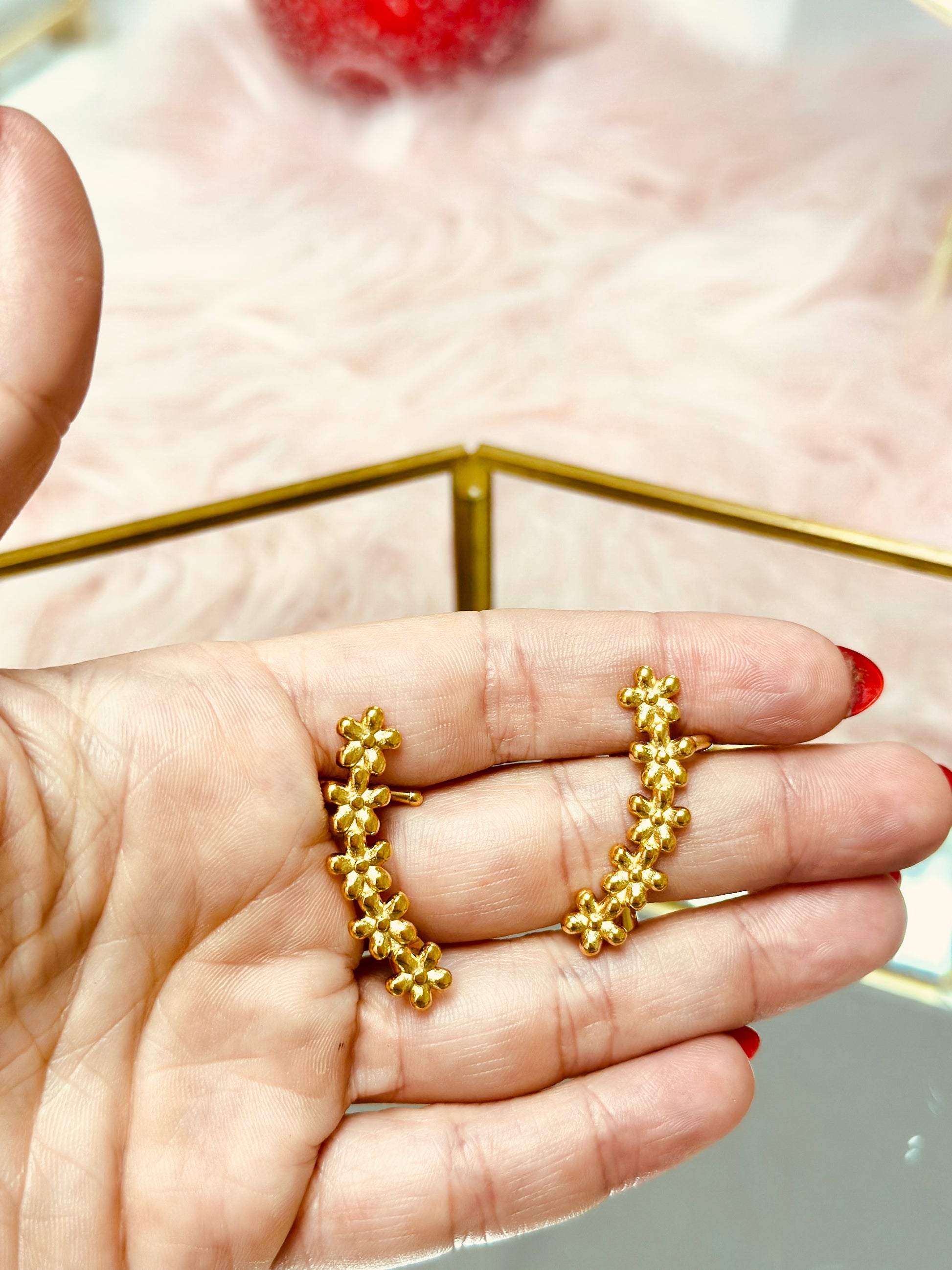 Pantallas ear cuffs de flores