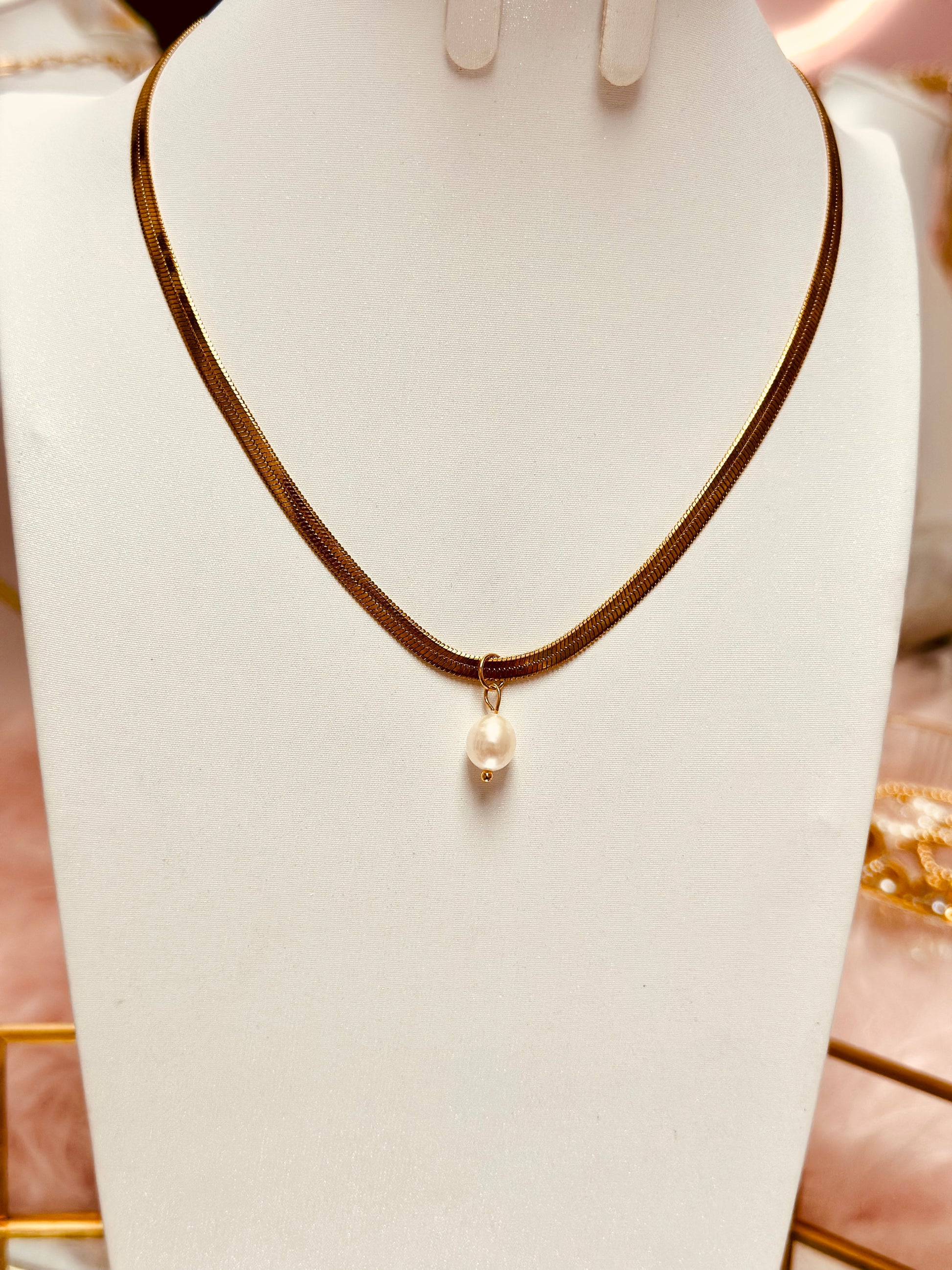 Collar estilo snake con perla de agua dulce