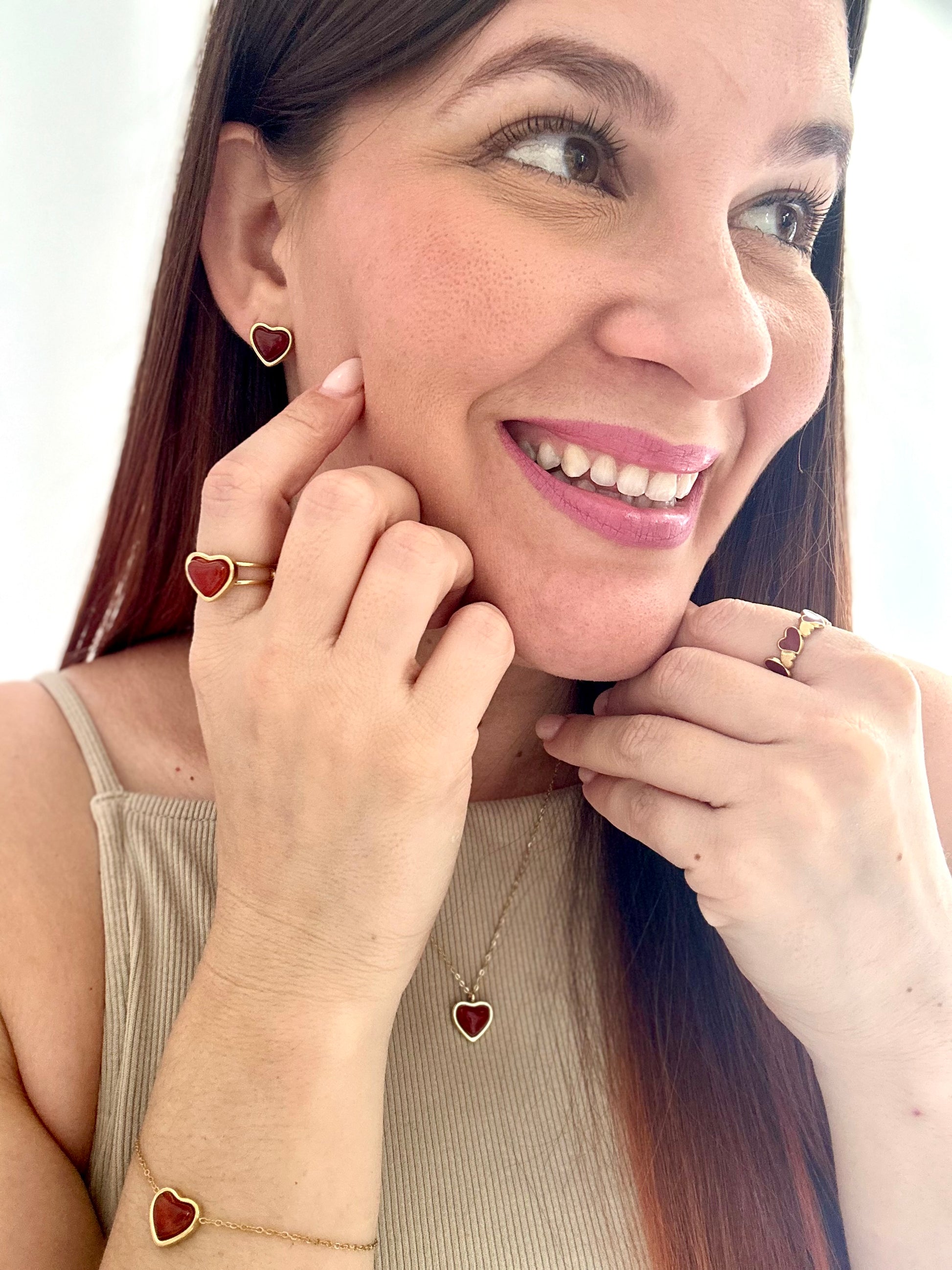 Anillo de corazón rojo de cristal