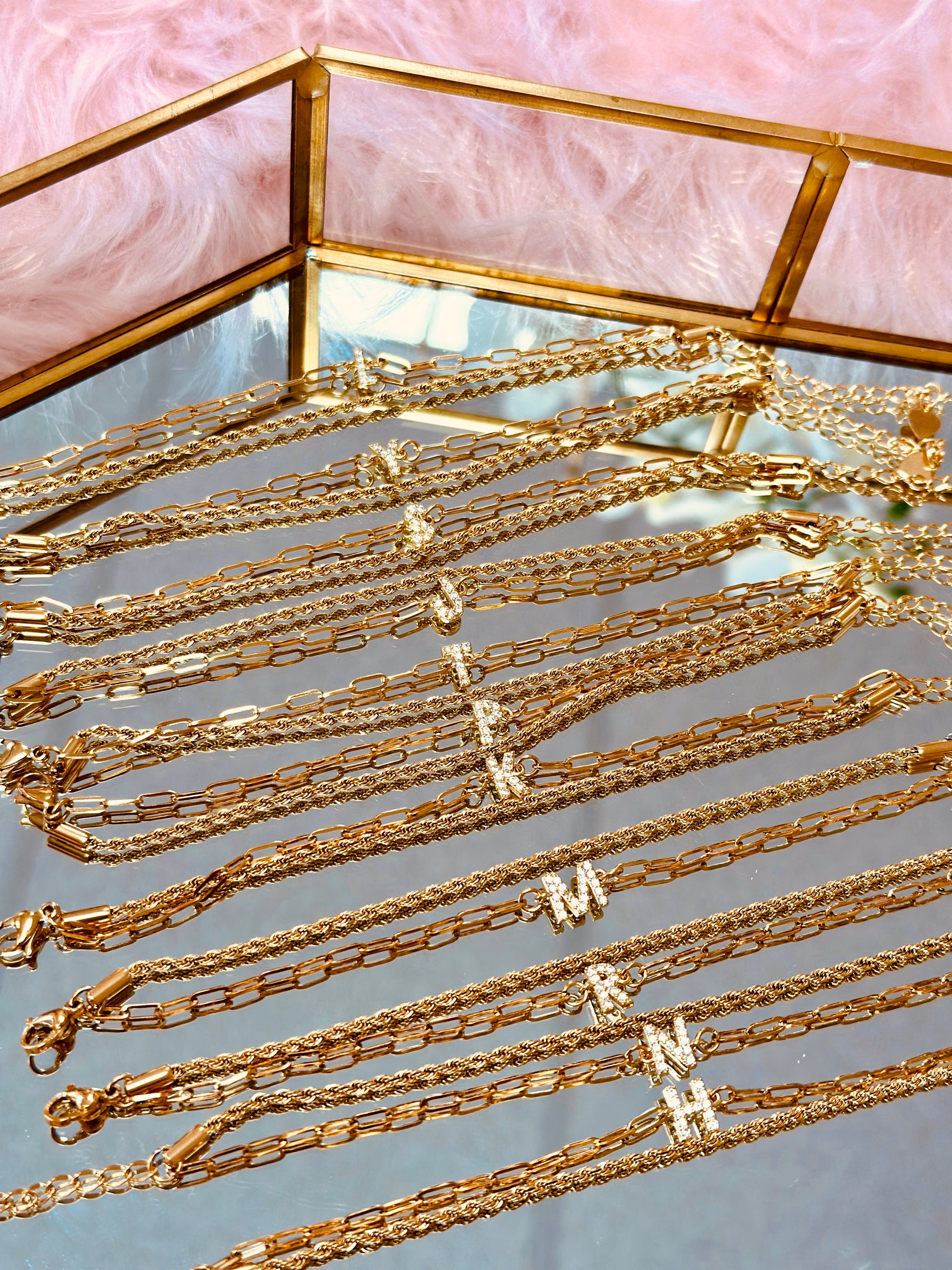 Pulseras de letra con piedras zirconias