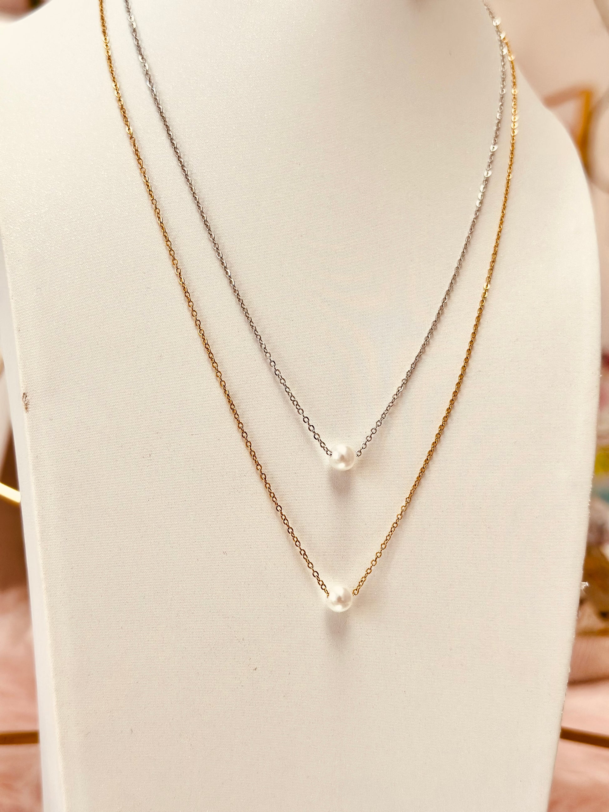 Collar de perla delicado