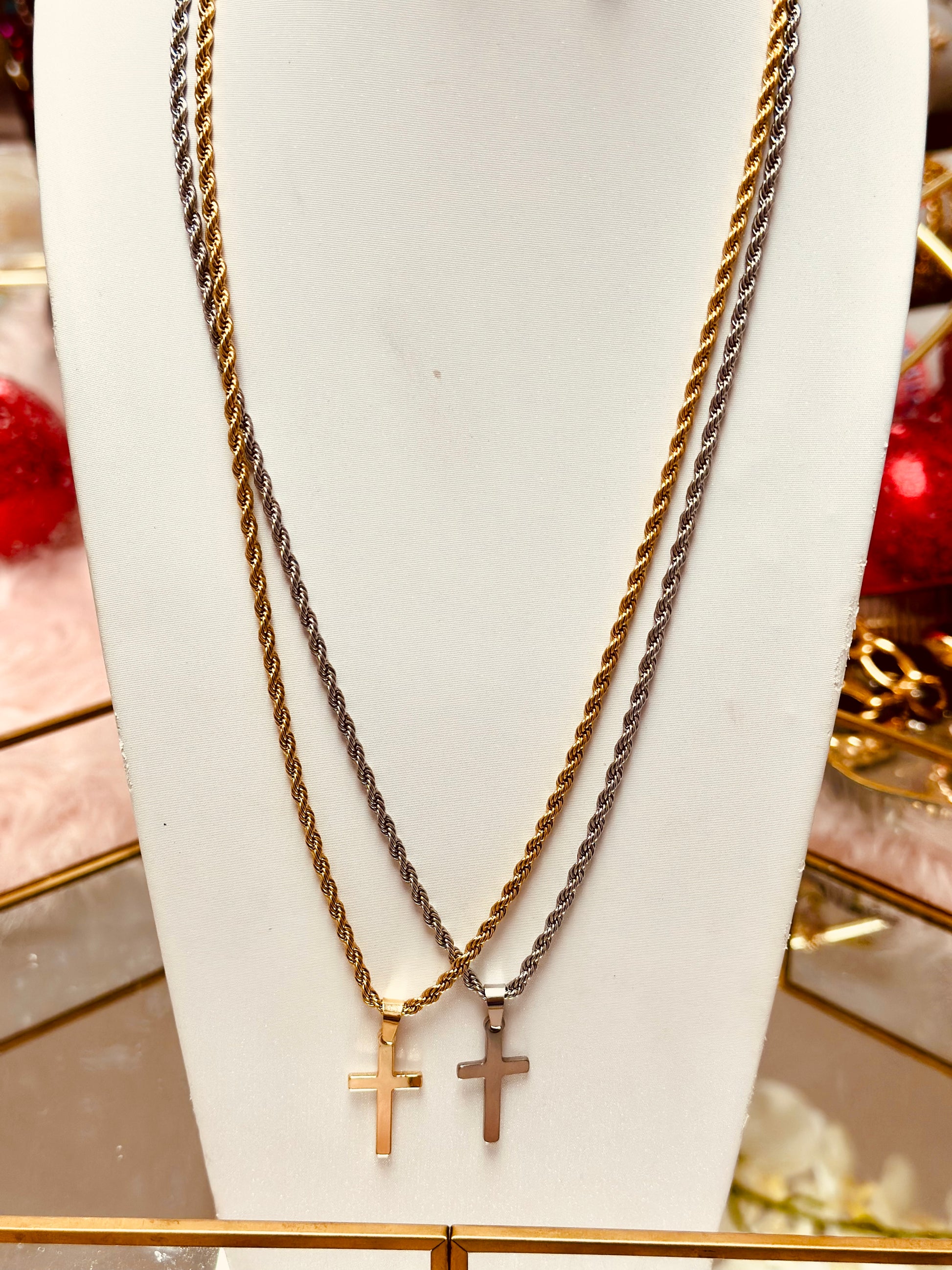Collar torcido con cruz unisex