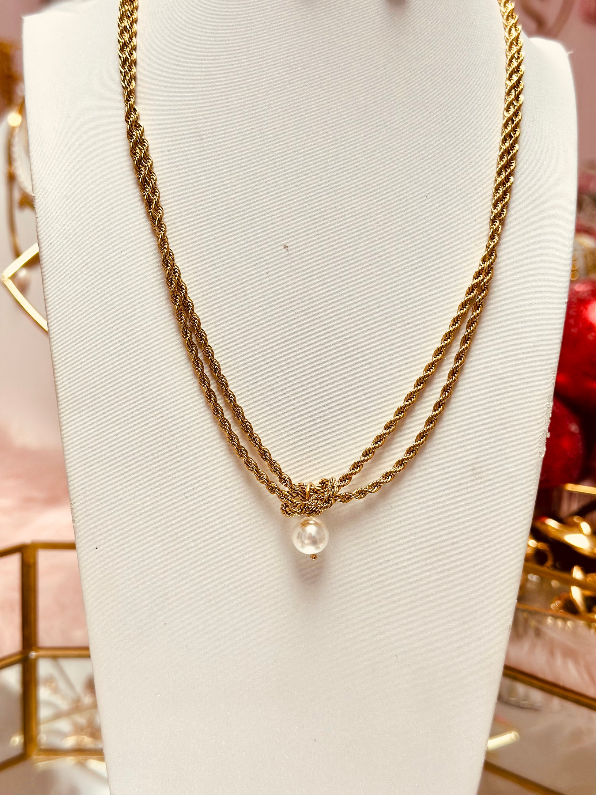 Collar doble torcido con perla