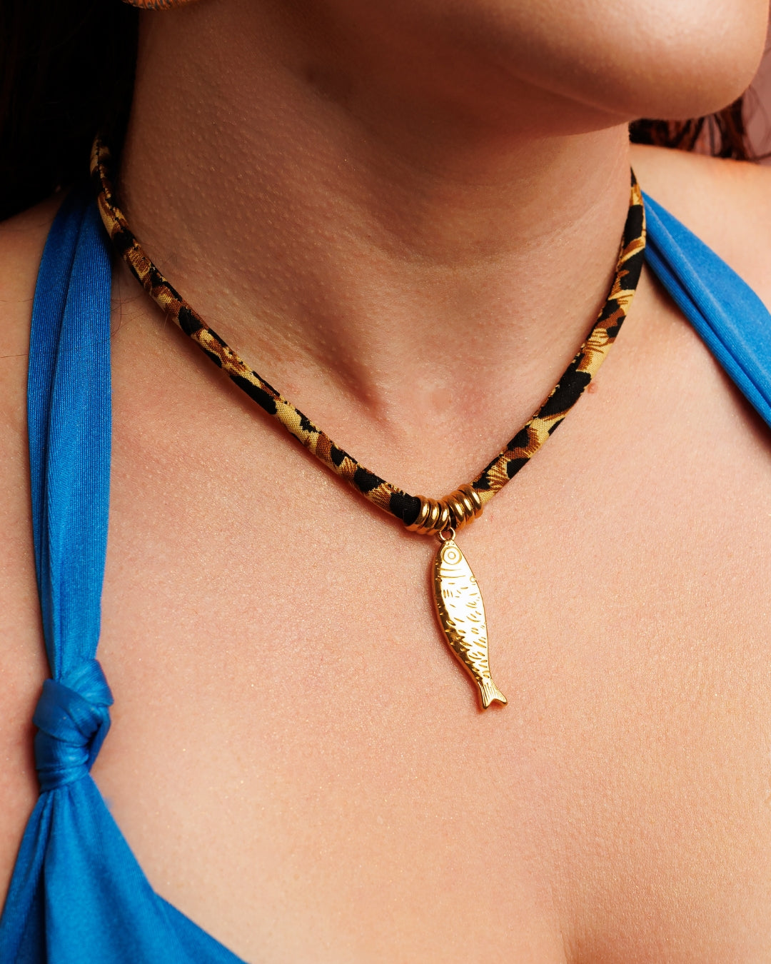 Collar de pez con tela