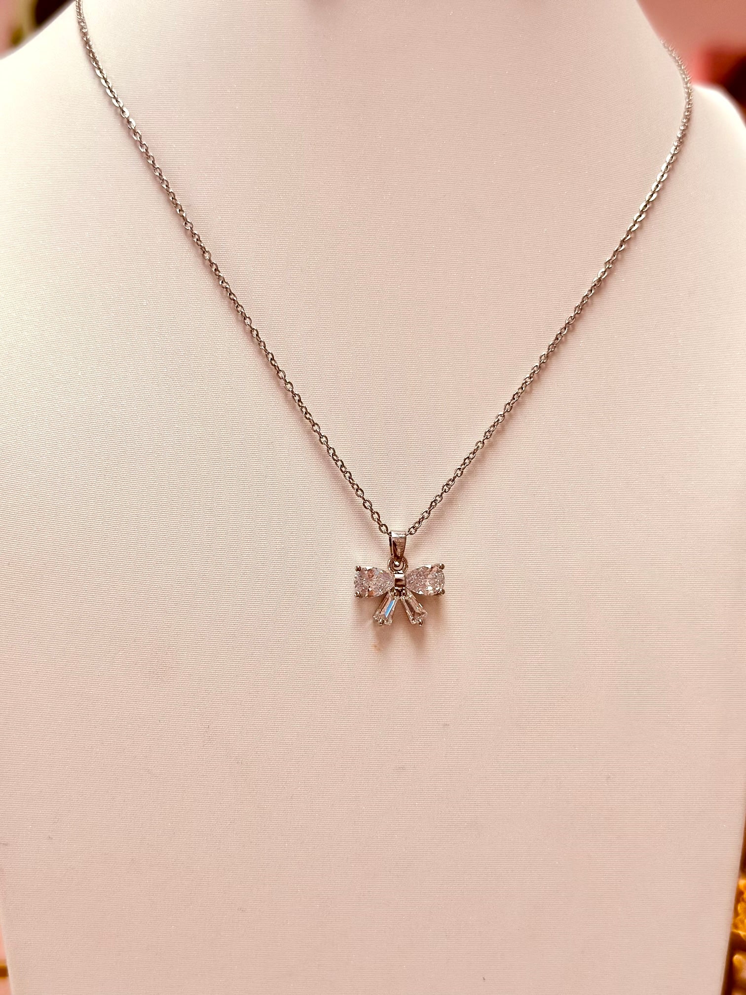 Collar lazo delicado