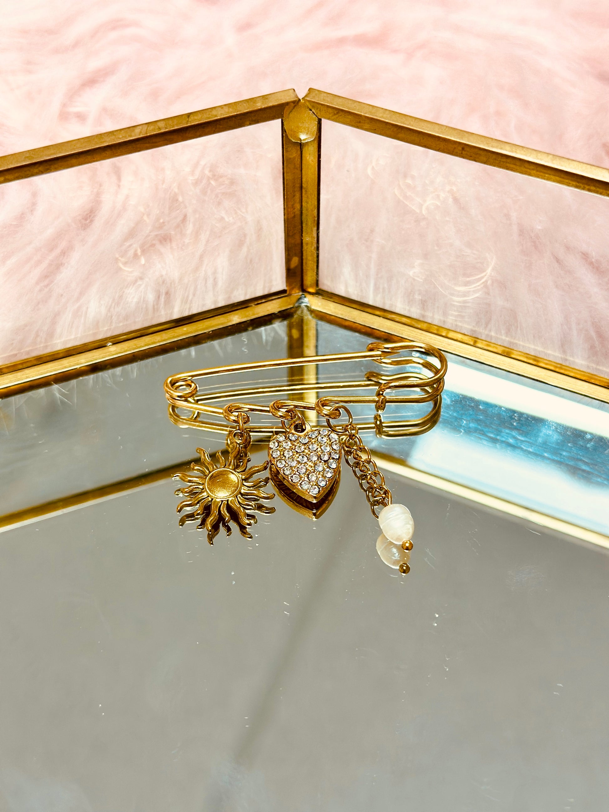 Pin de sol, corazón y perla de agua dulce