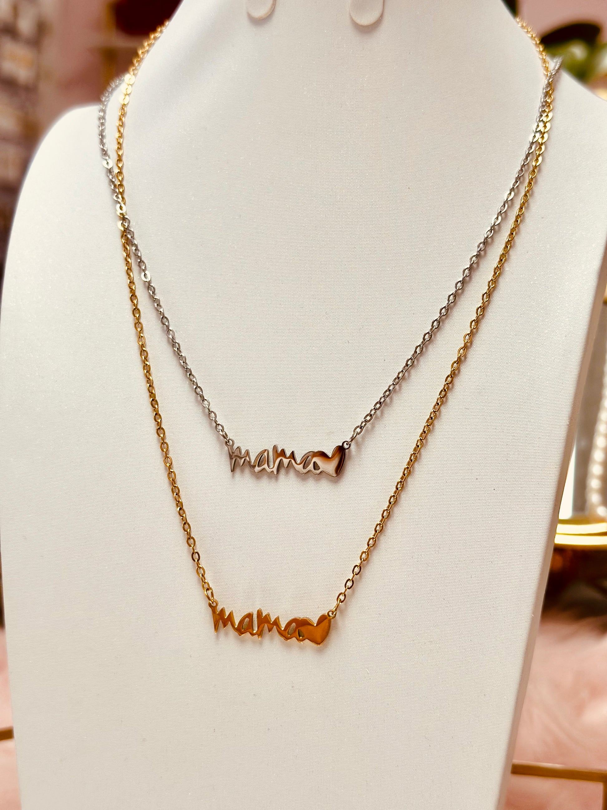 Collar mamá con corazón delicado
