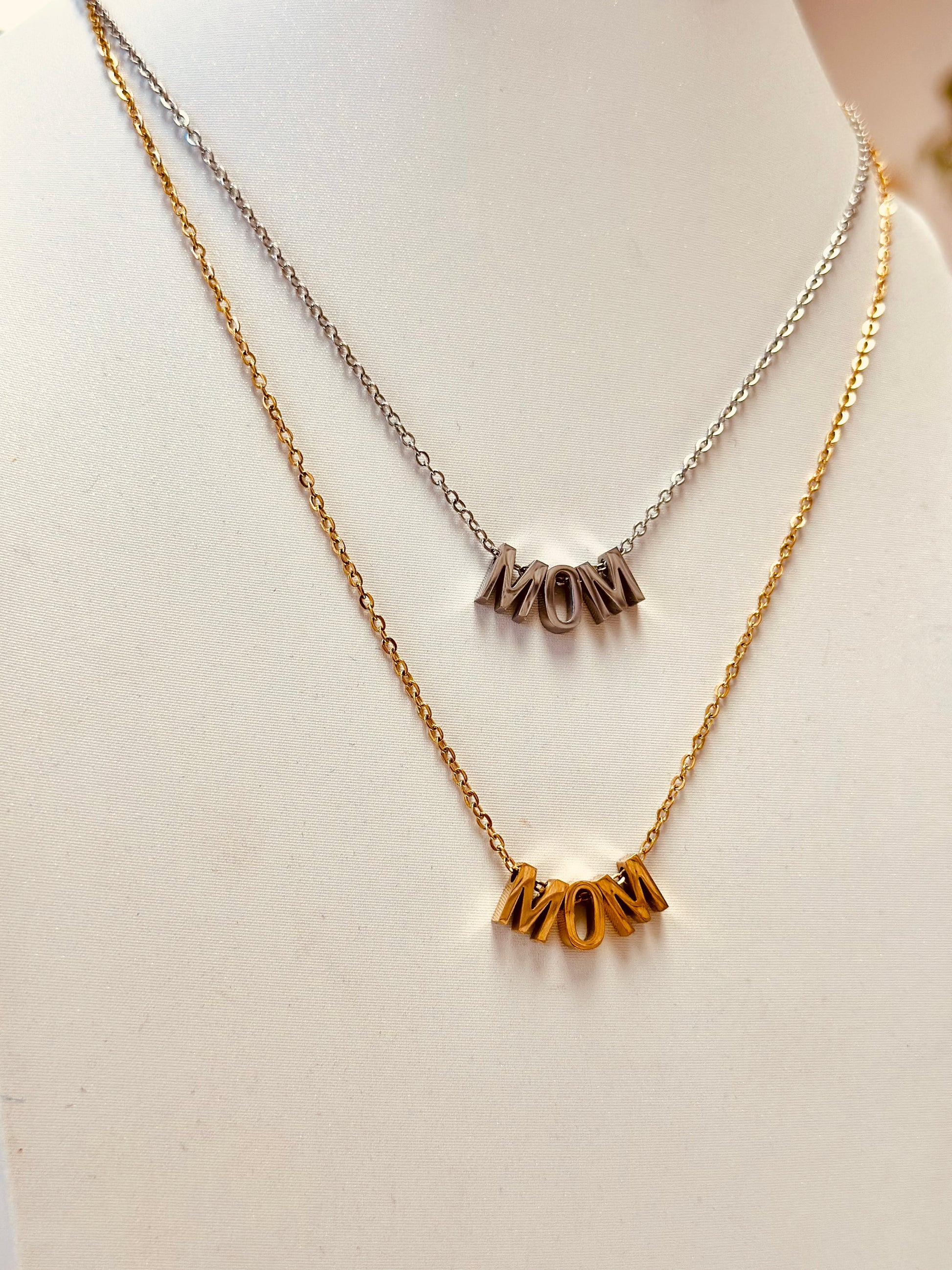 Collar mom letras chunky