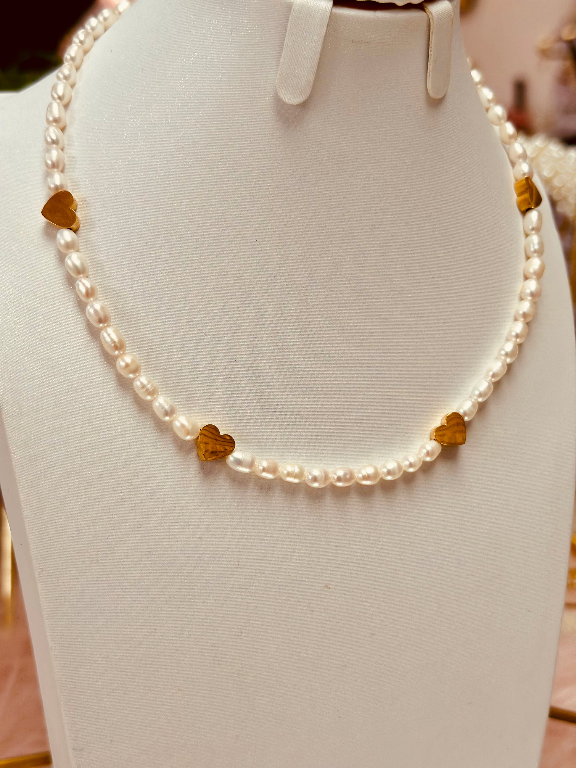 Collar de perlas de agua dulce con corazones