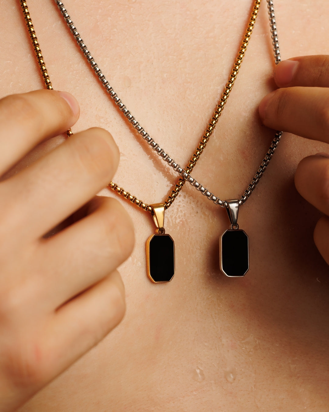 Collar de hombre con charm negro