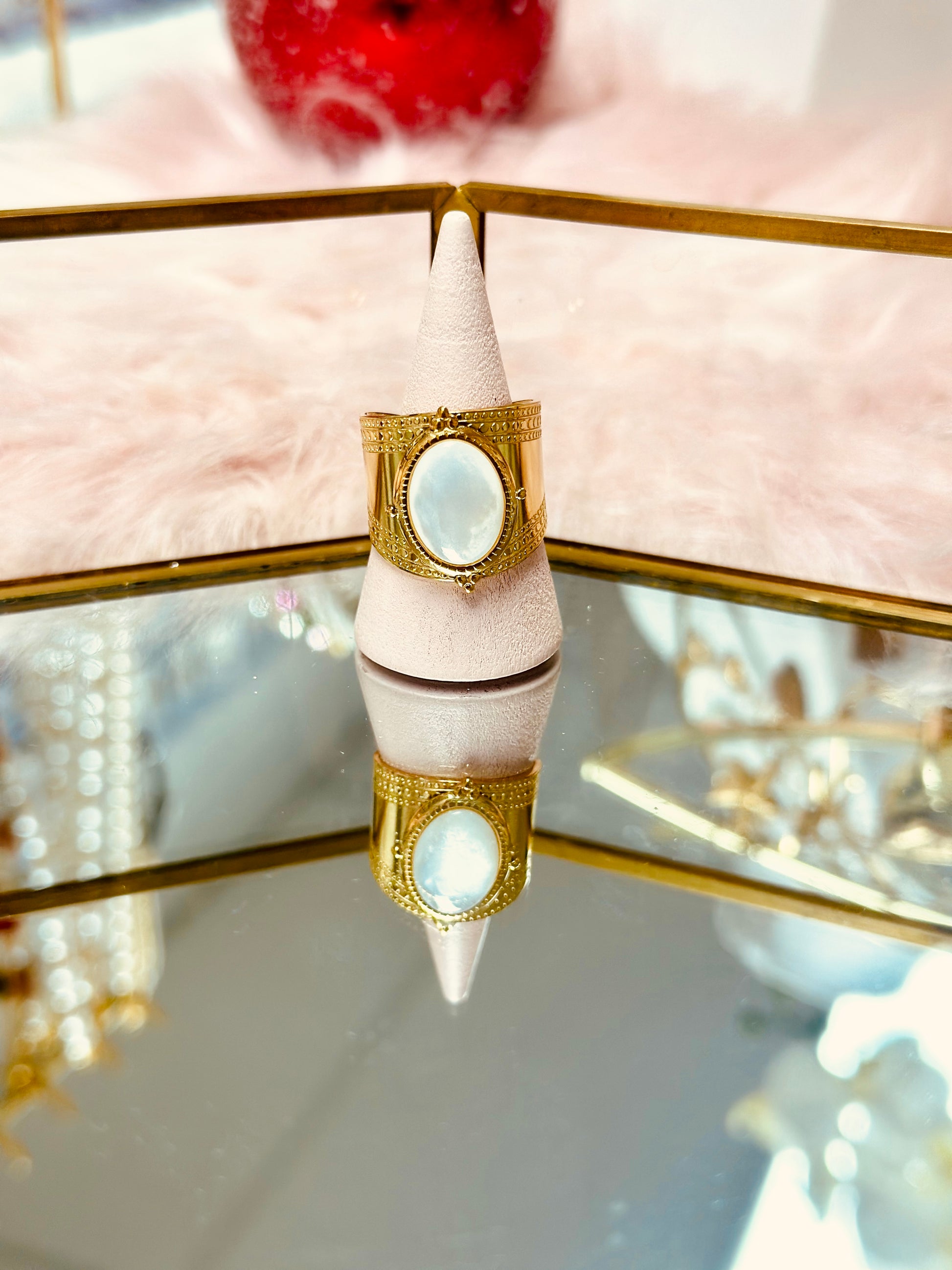 Anillo grande con perla blanca