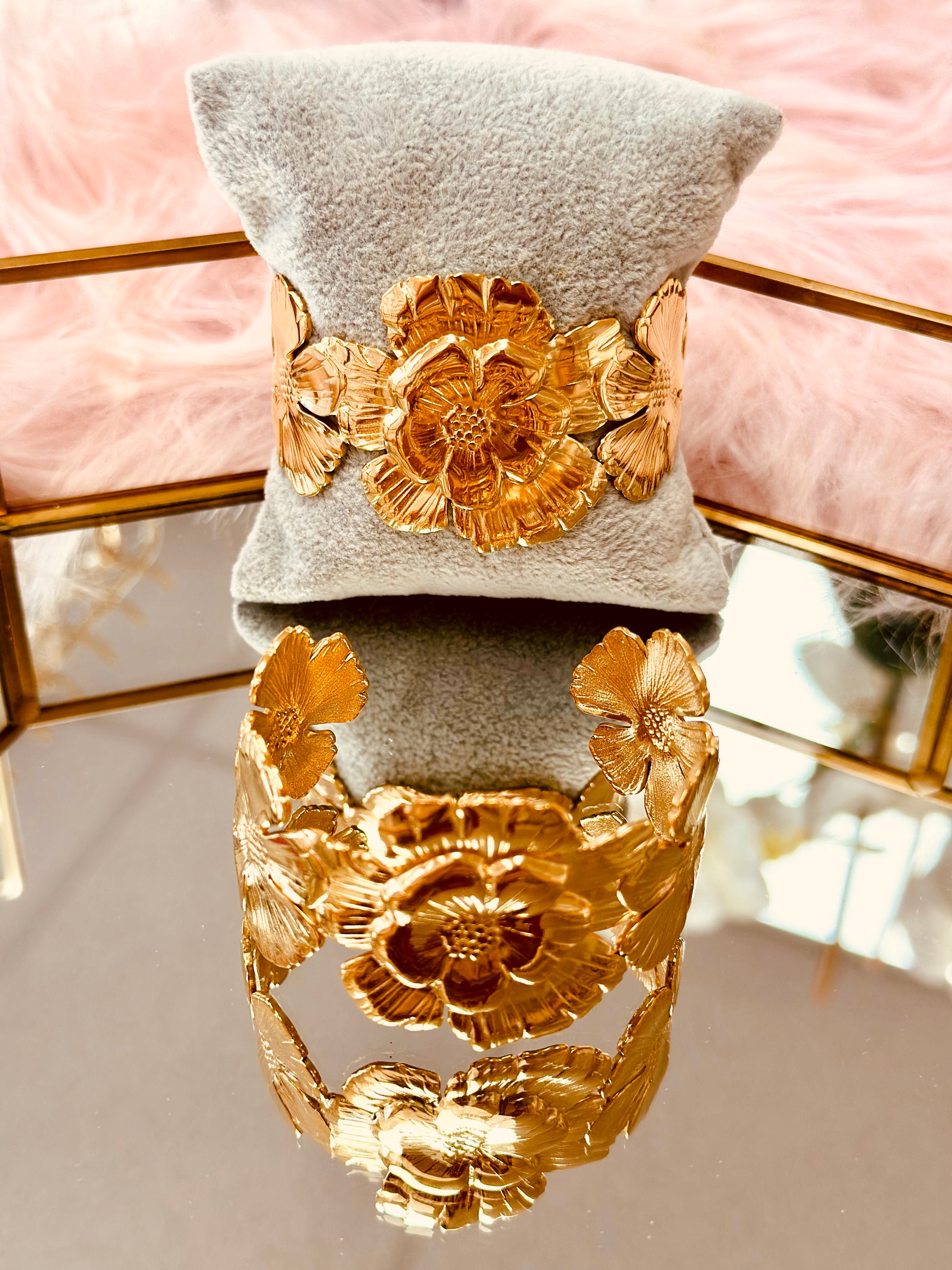 Pulsera ancha de flores