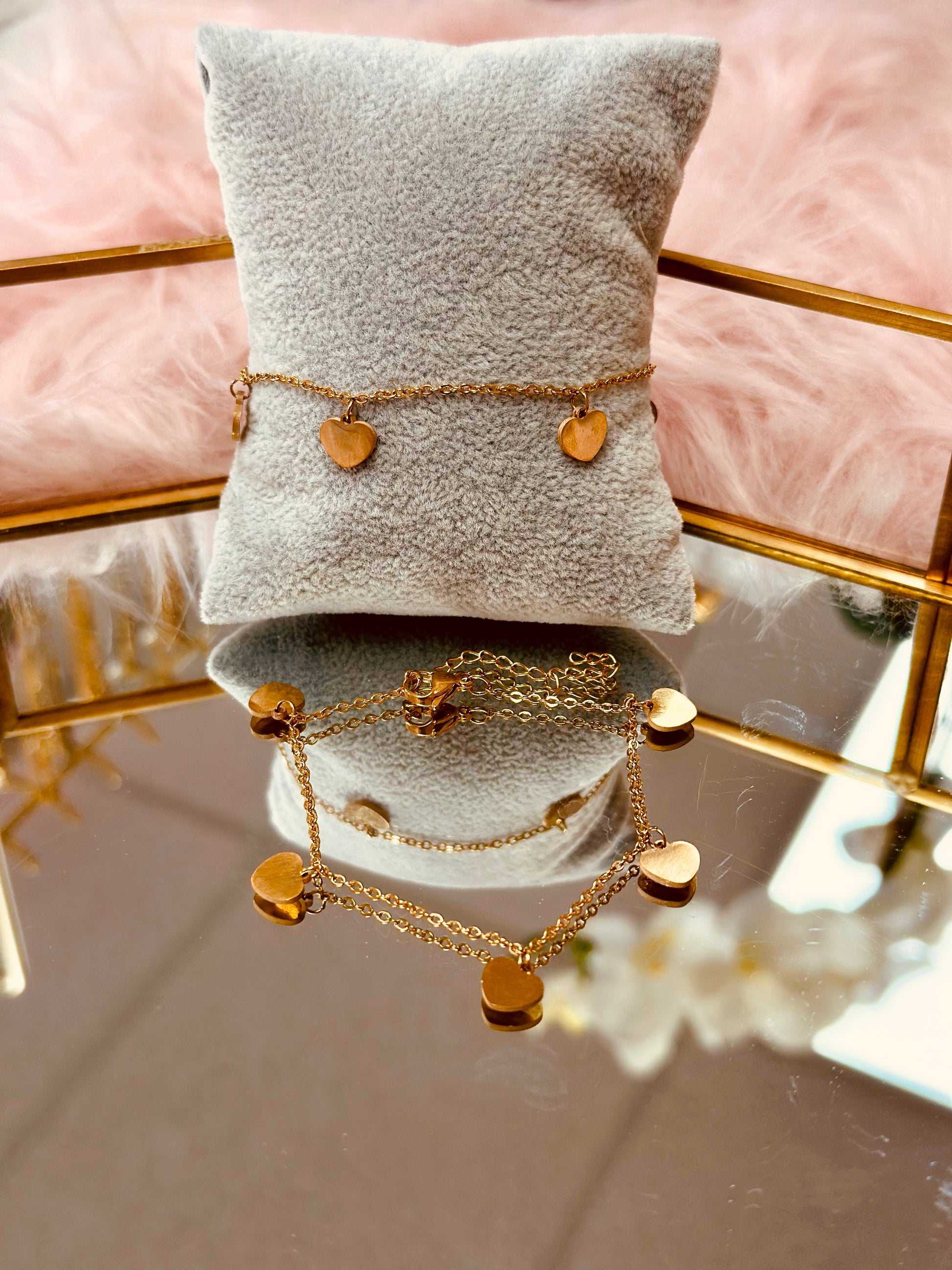 Pulsera delicada de muchos corazones
