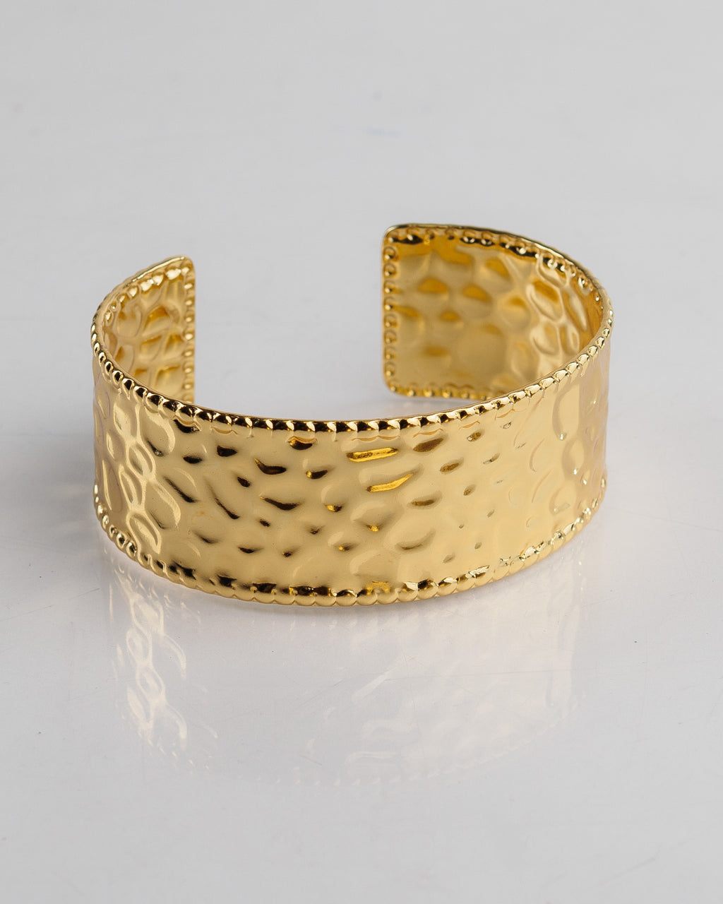 Pulsera ancha rocosa