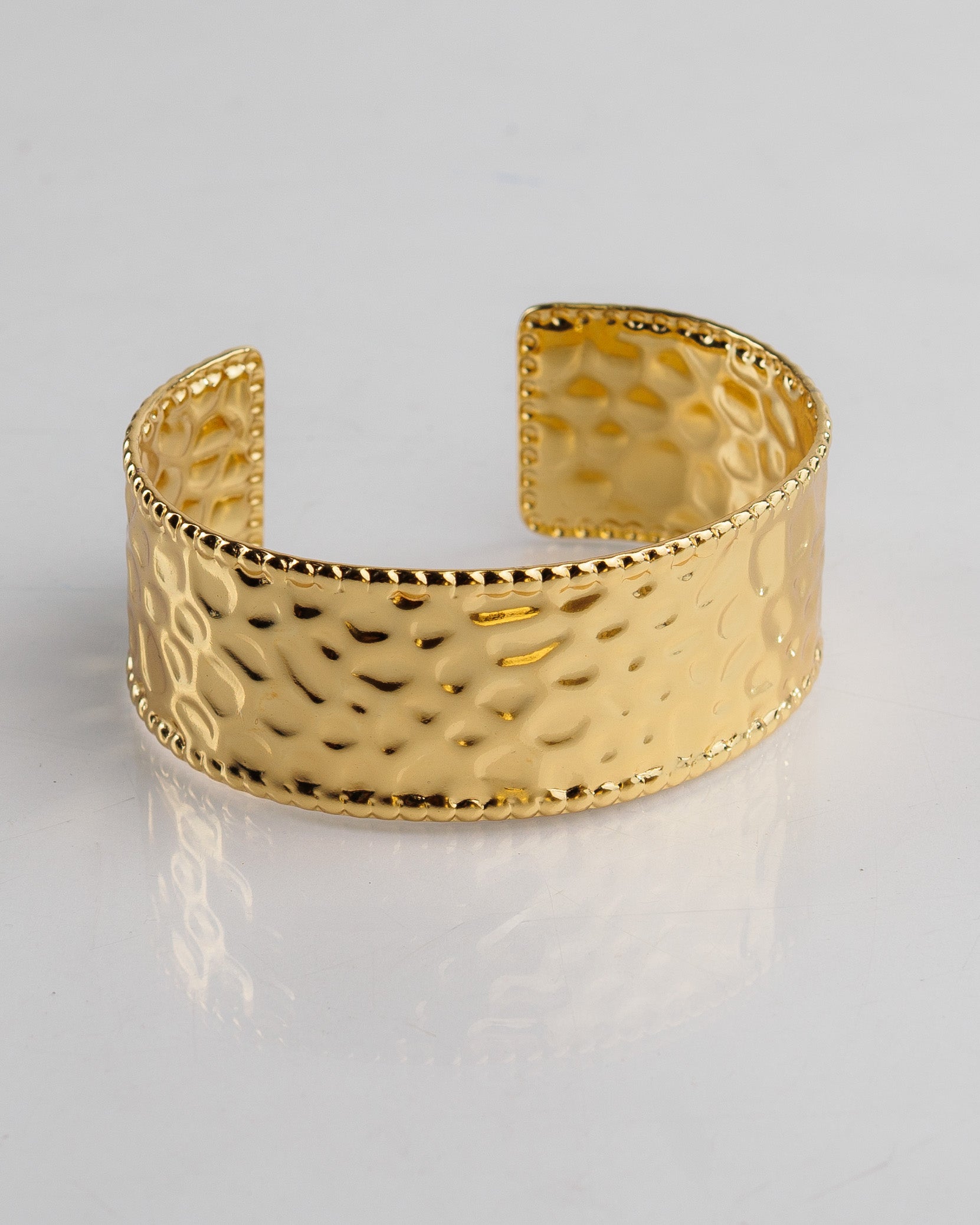 Pulsera ancha rocosa