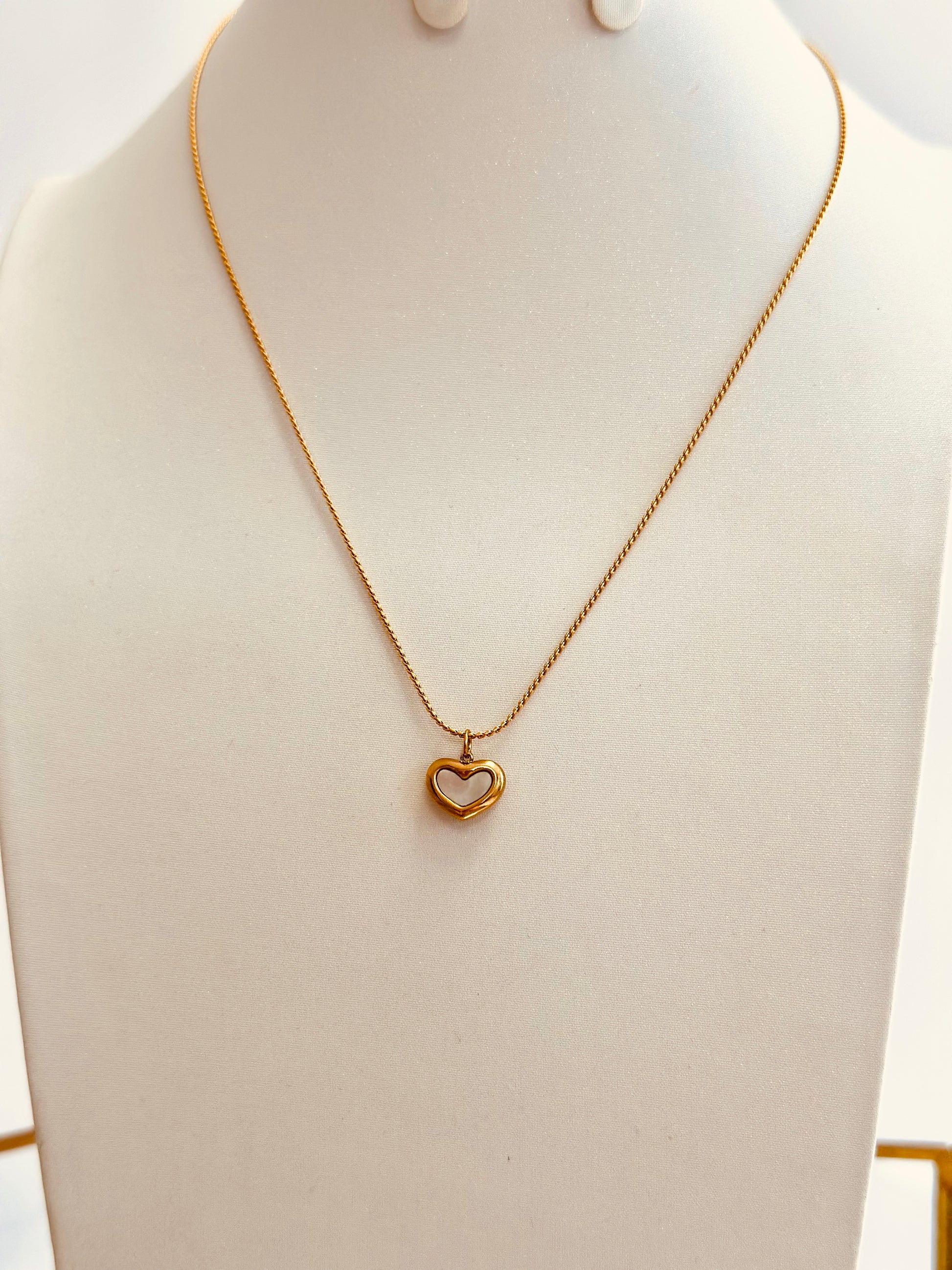 Collar de corazón de perla nácar