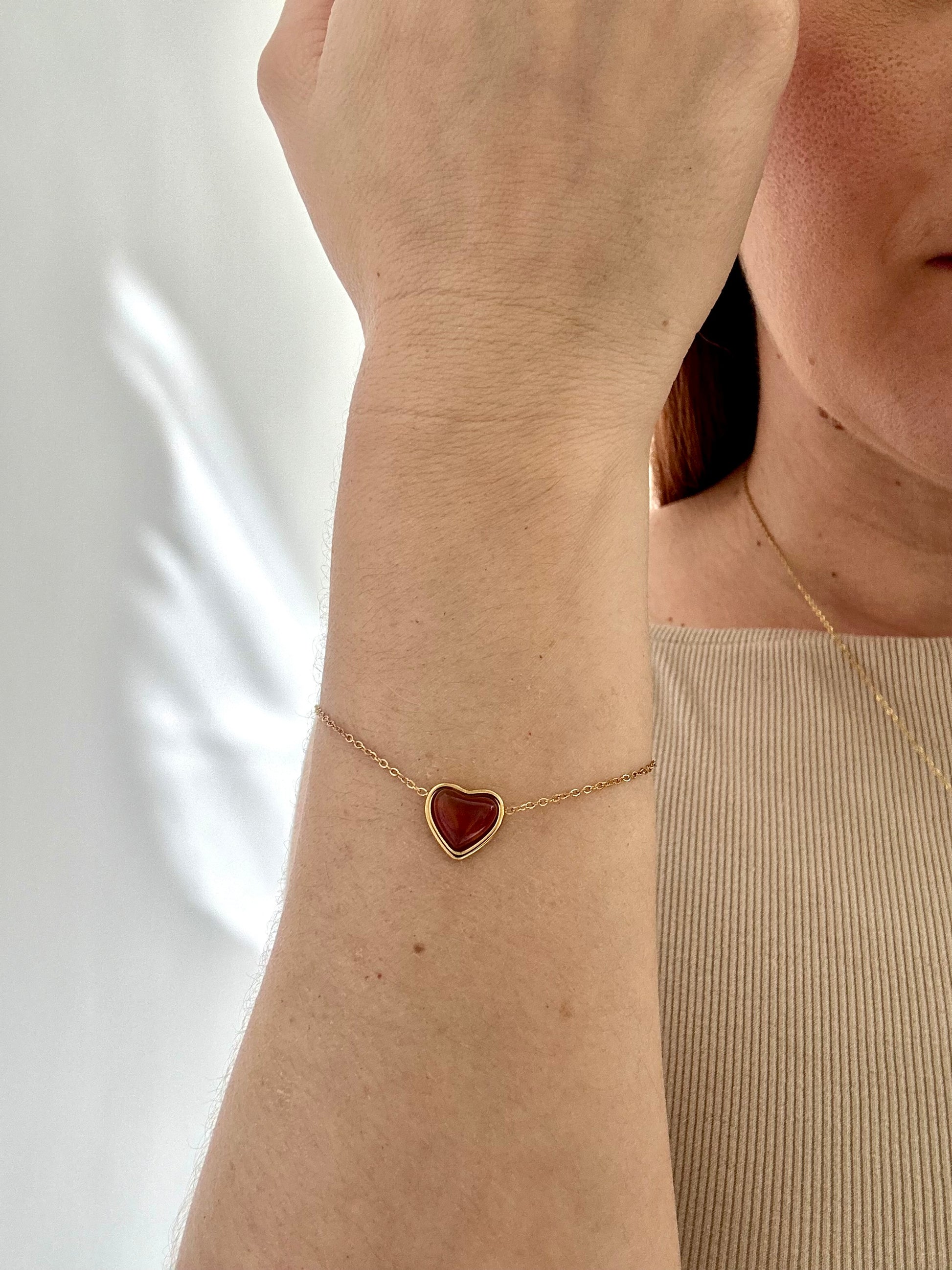 Pulsera delicada de corazón rojo de cristal