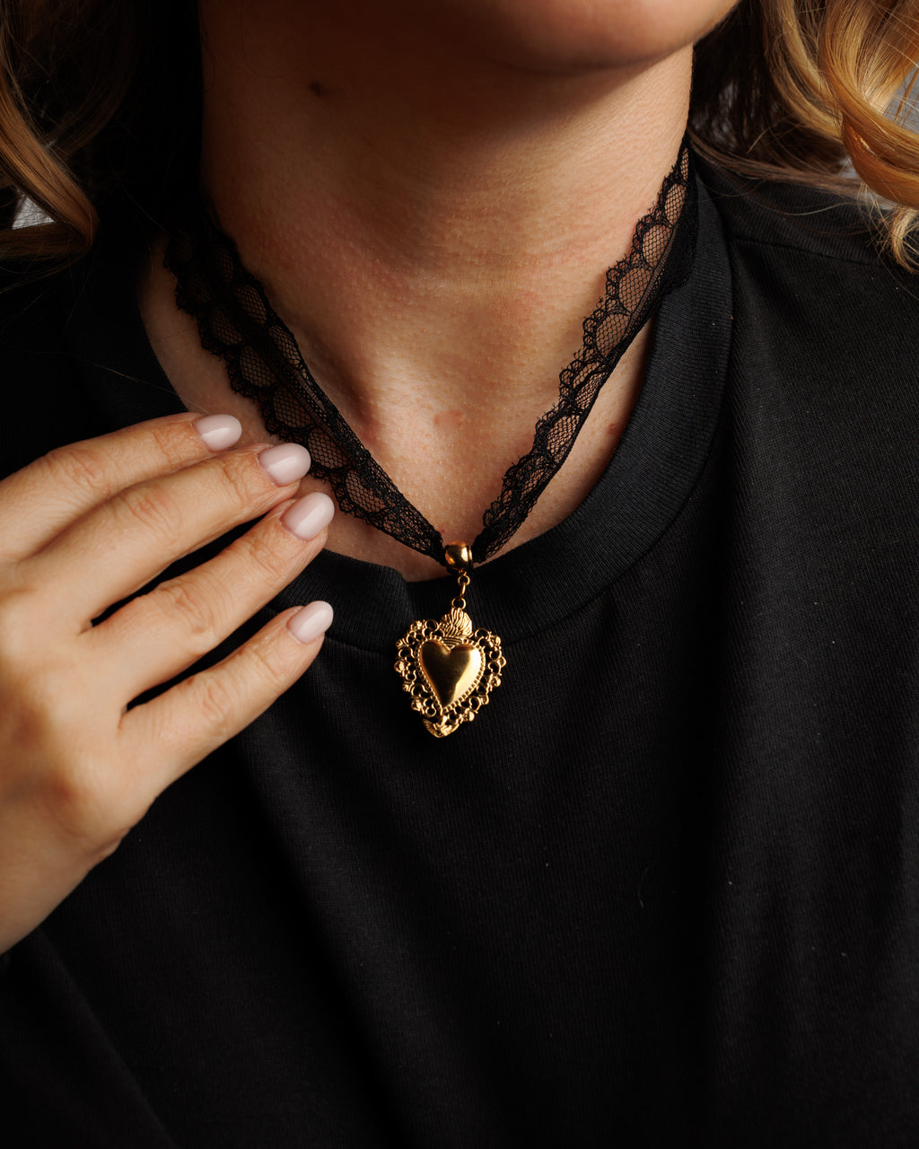 Collar de encaje con corazón