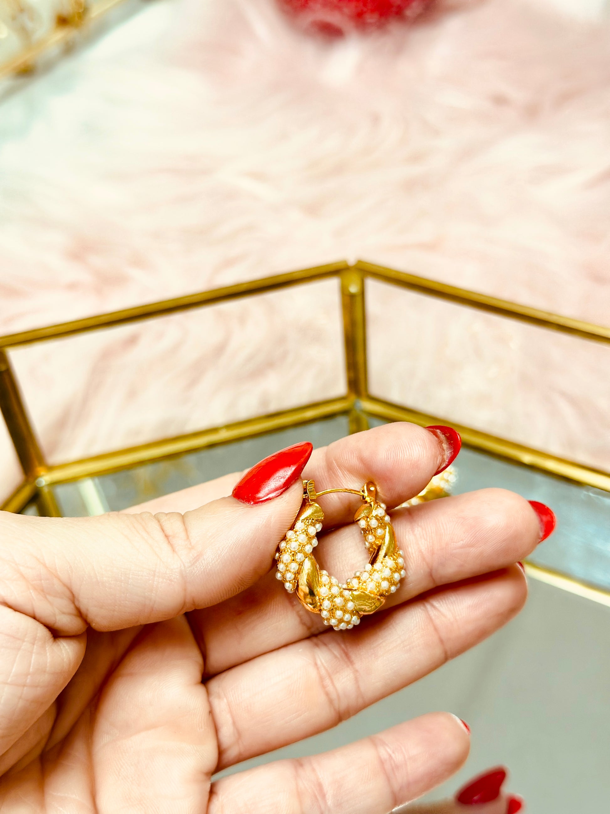 Hoops chunky torcidos elegantes con perlas