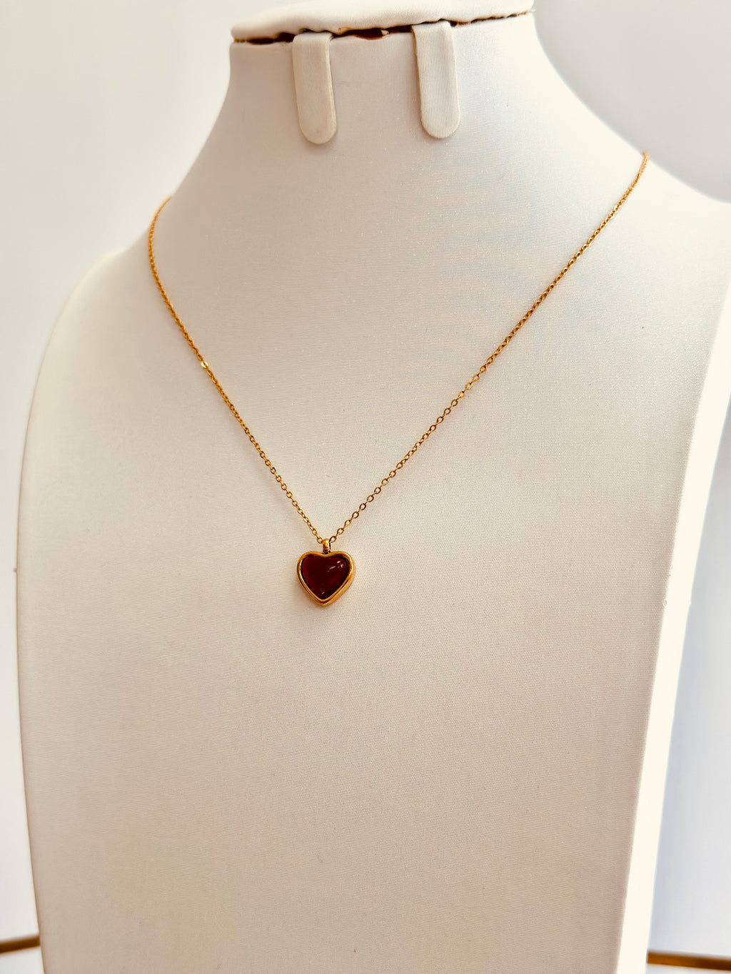Collar de corazón rojo delicado de cristal