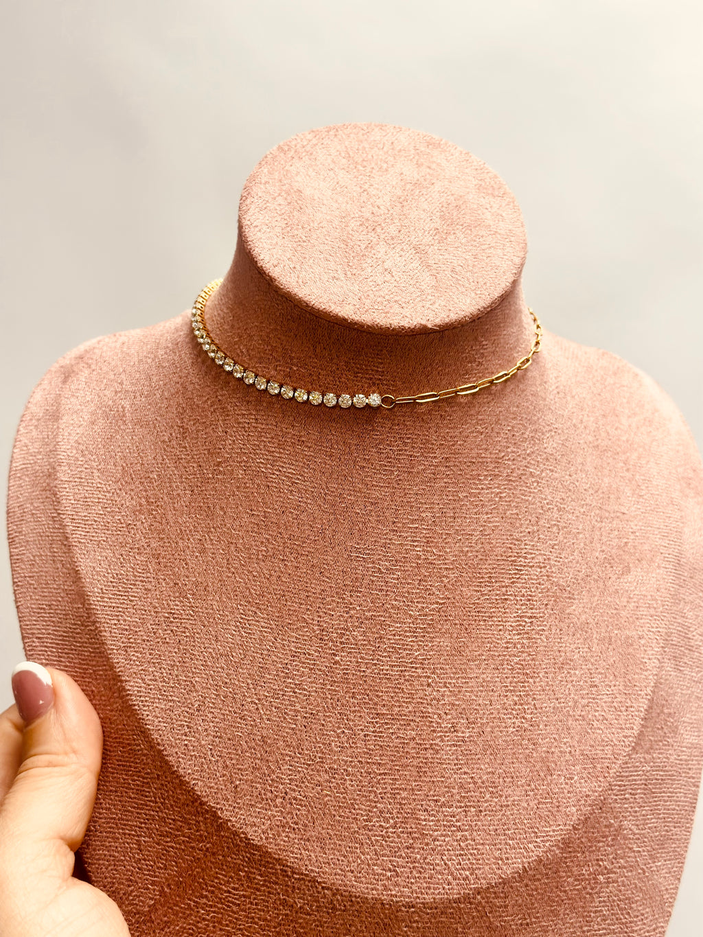 Collar y choker con eslabones y piedras zirconias