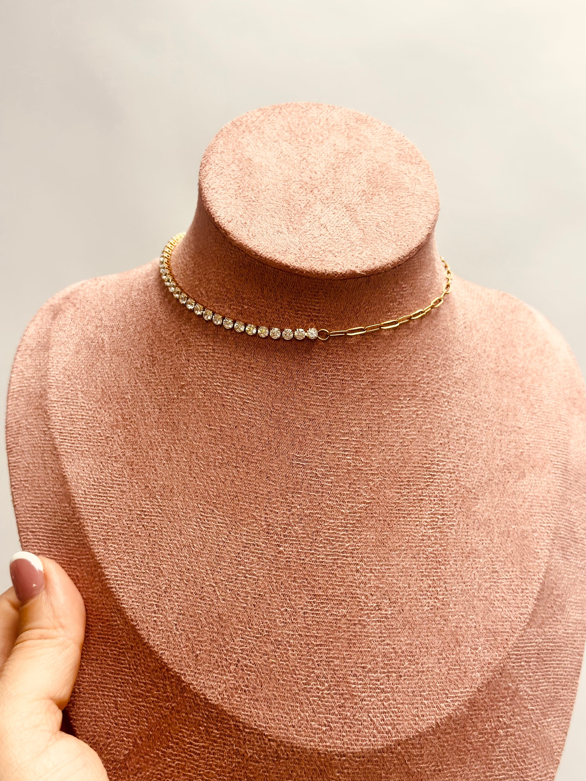 Collar y choker con eslabones y piedras zirconias
