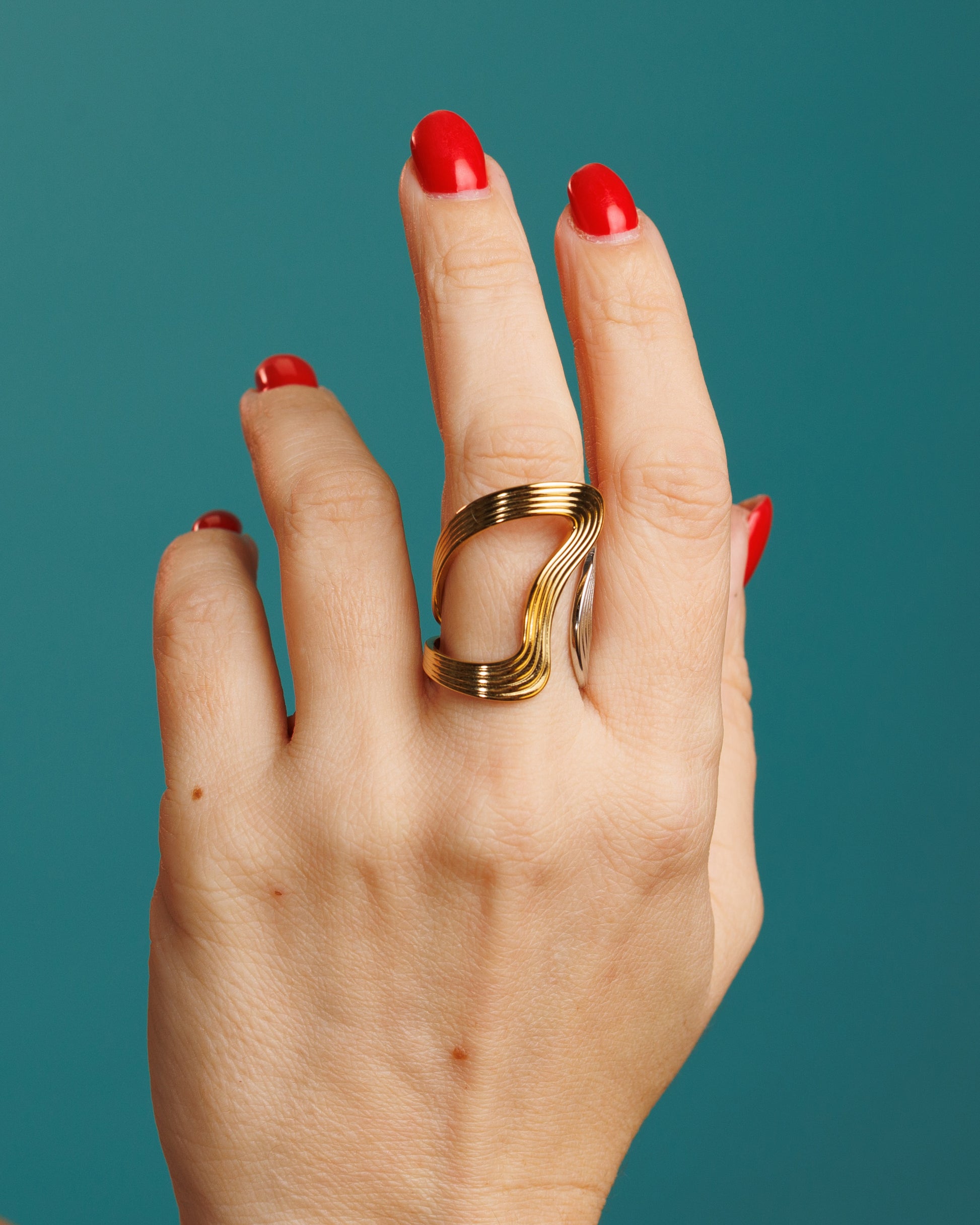 Anillo abstracto dorado y plata