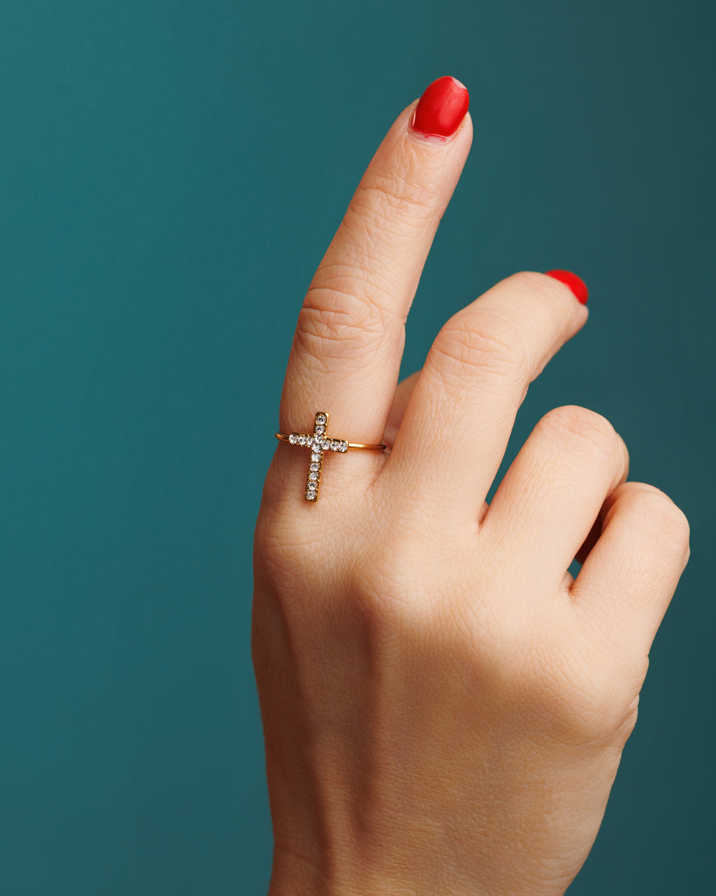Anillo cruz con piedras zirconias