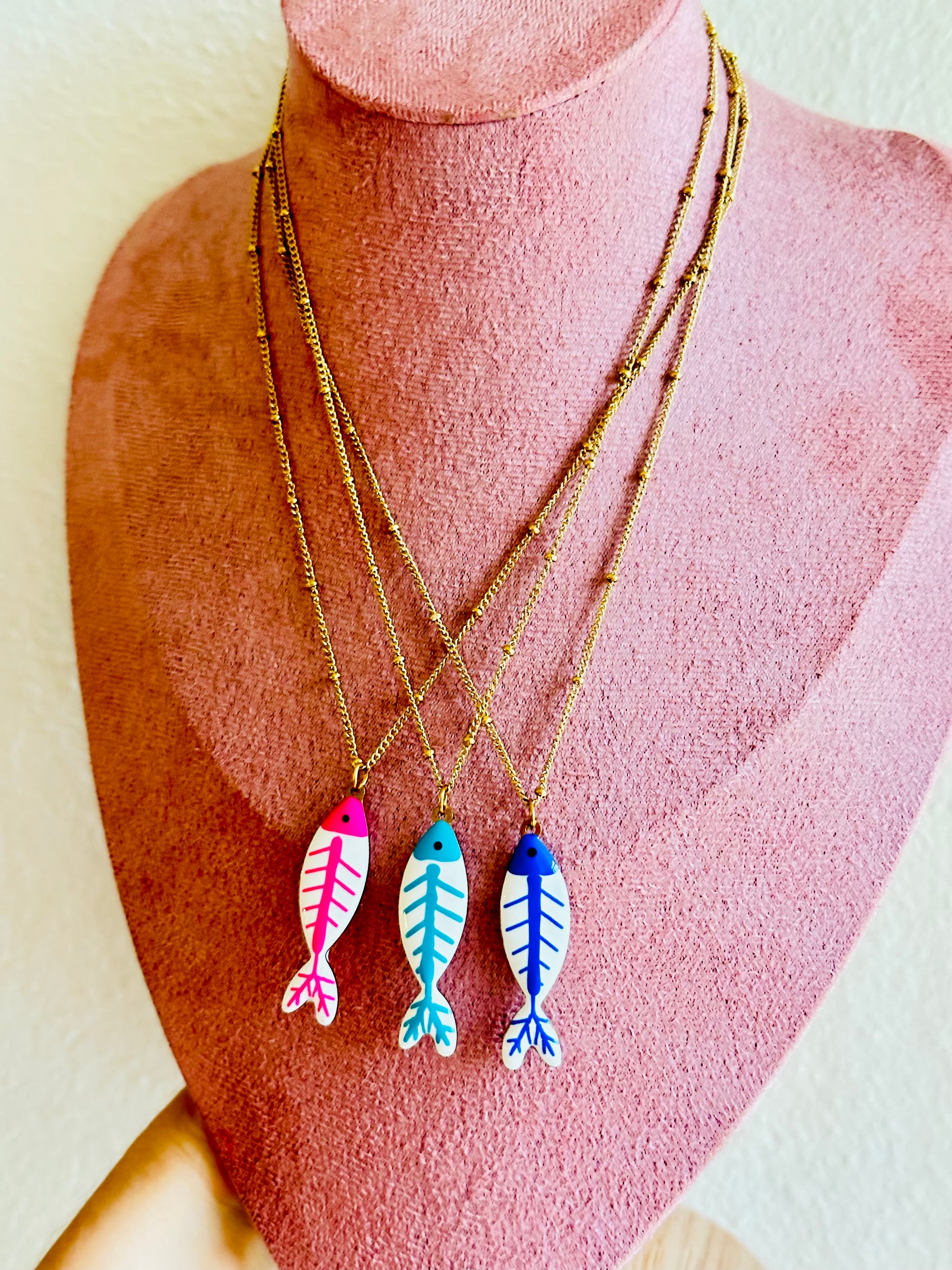 Collar de pez en cerámica