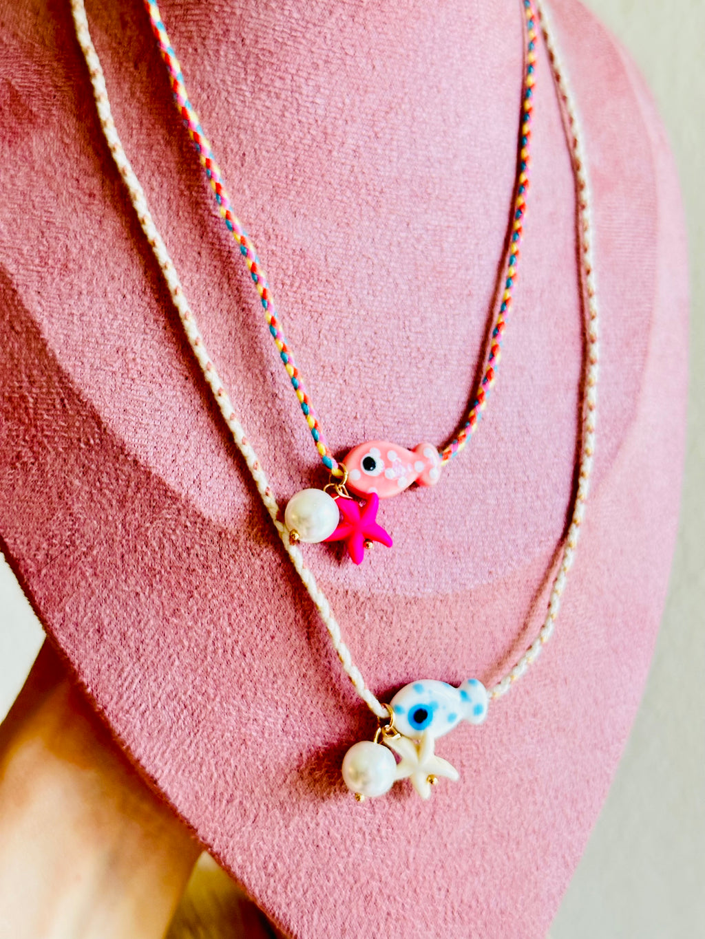 Collar y choker en hilo pez en cerámica, estrella de mar y perla
