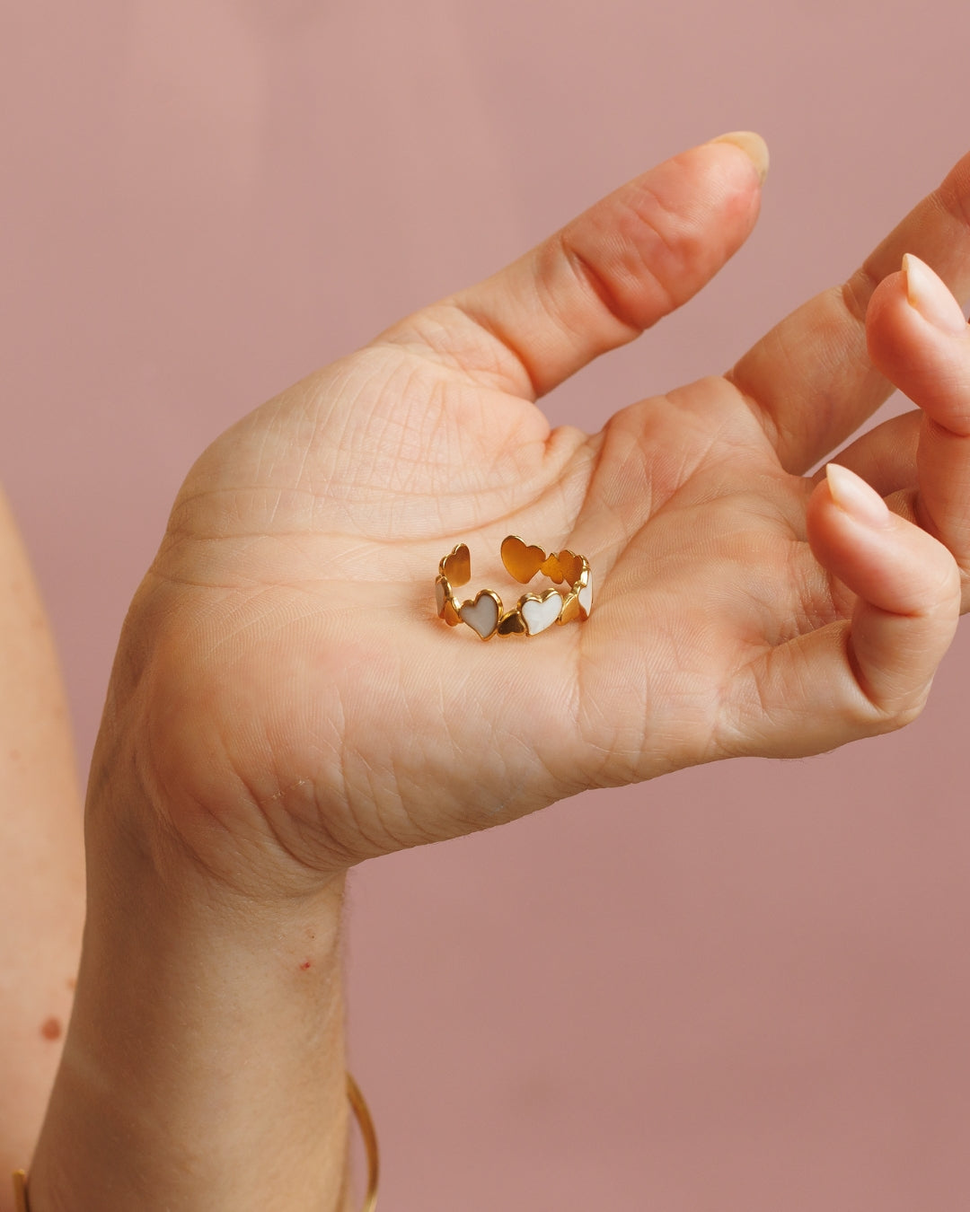 Anillo de corazones blanco