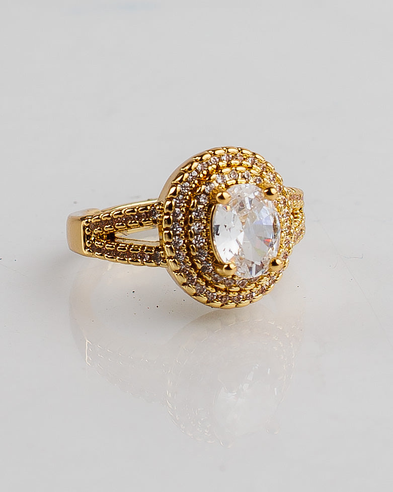 Anillo elegante con piedras zirconias