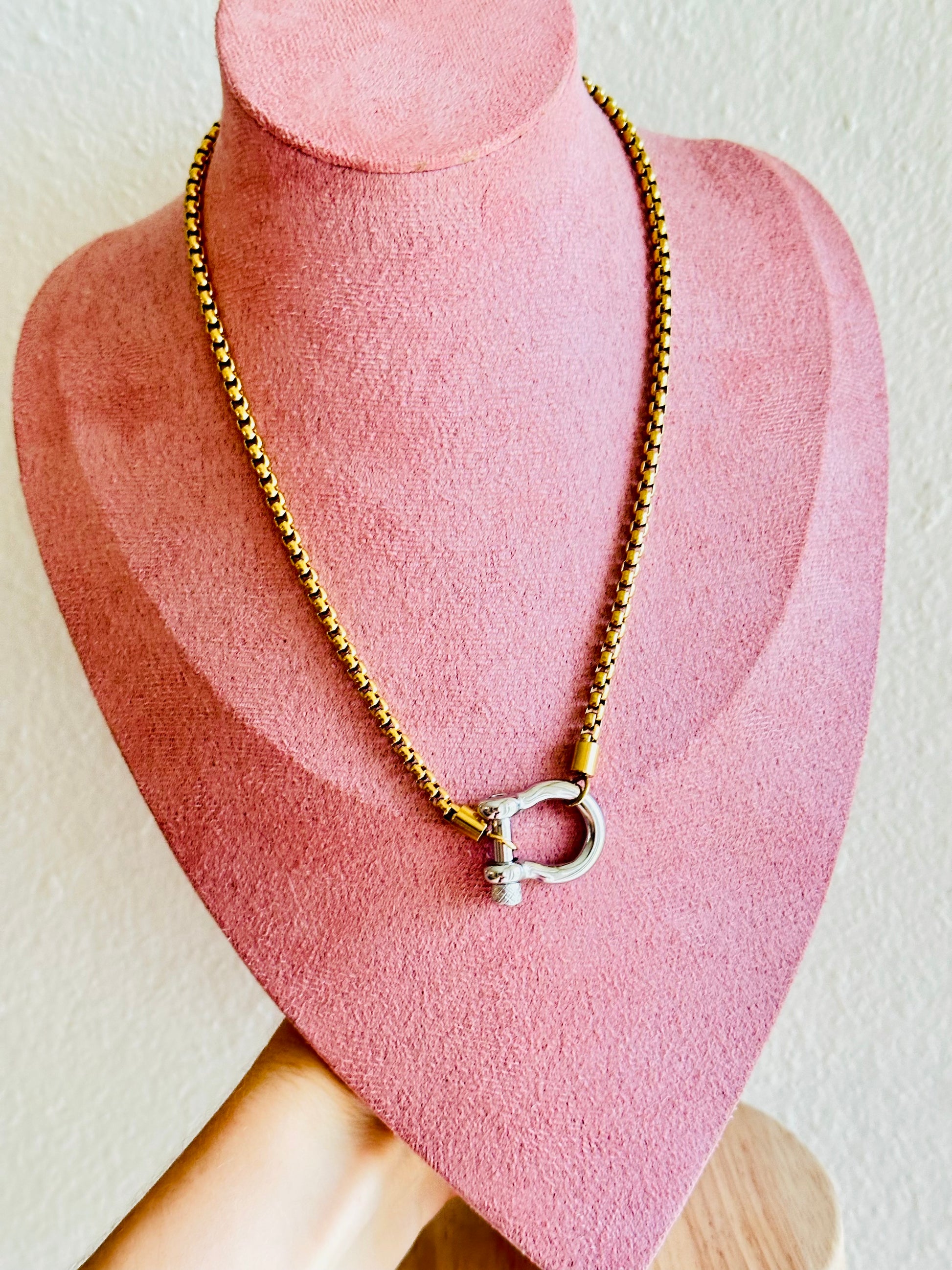 Collar marca famosa