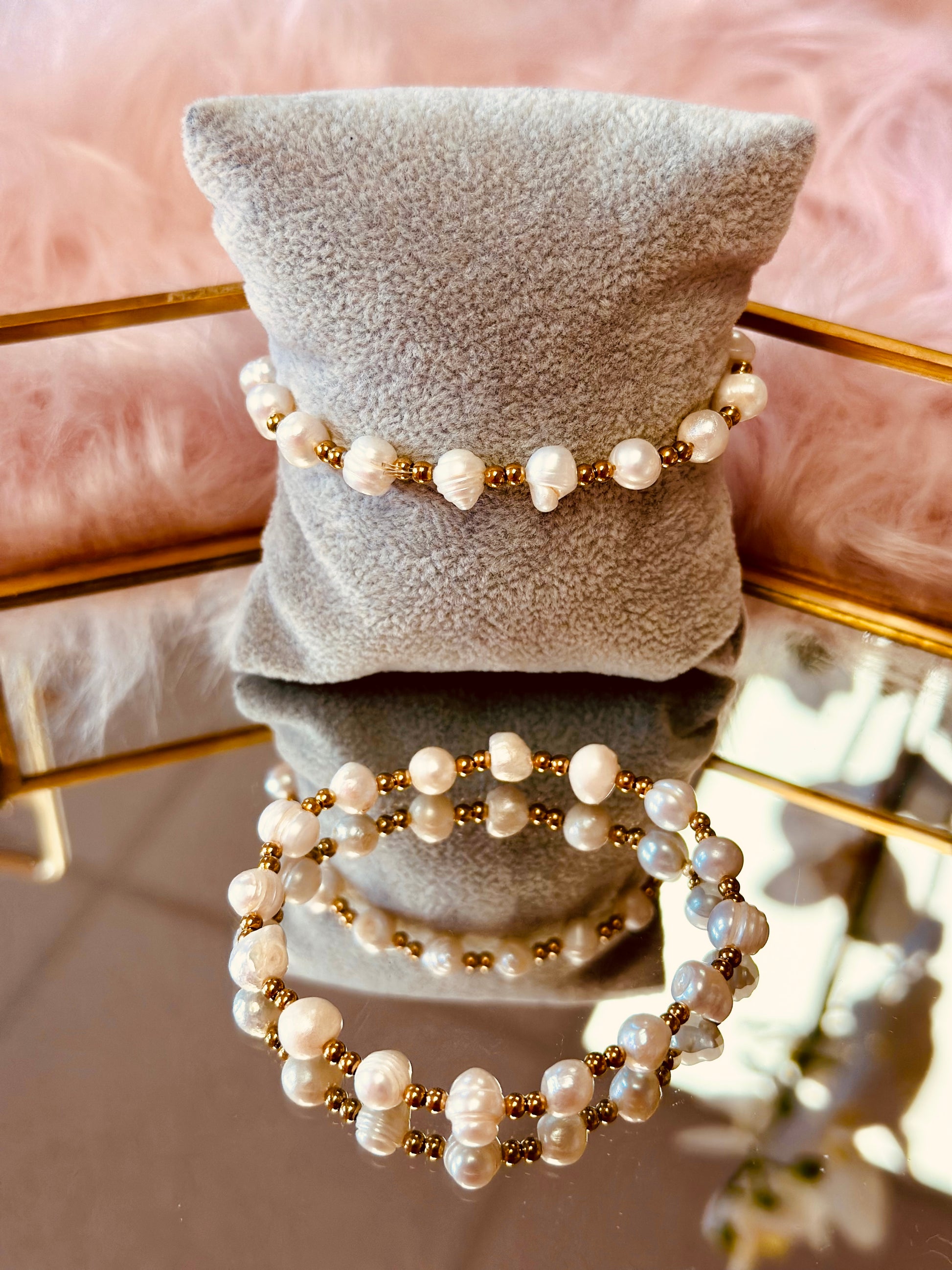 Pulsera de círculos con muchas perlas de agua dulce