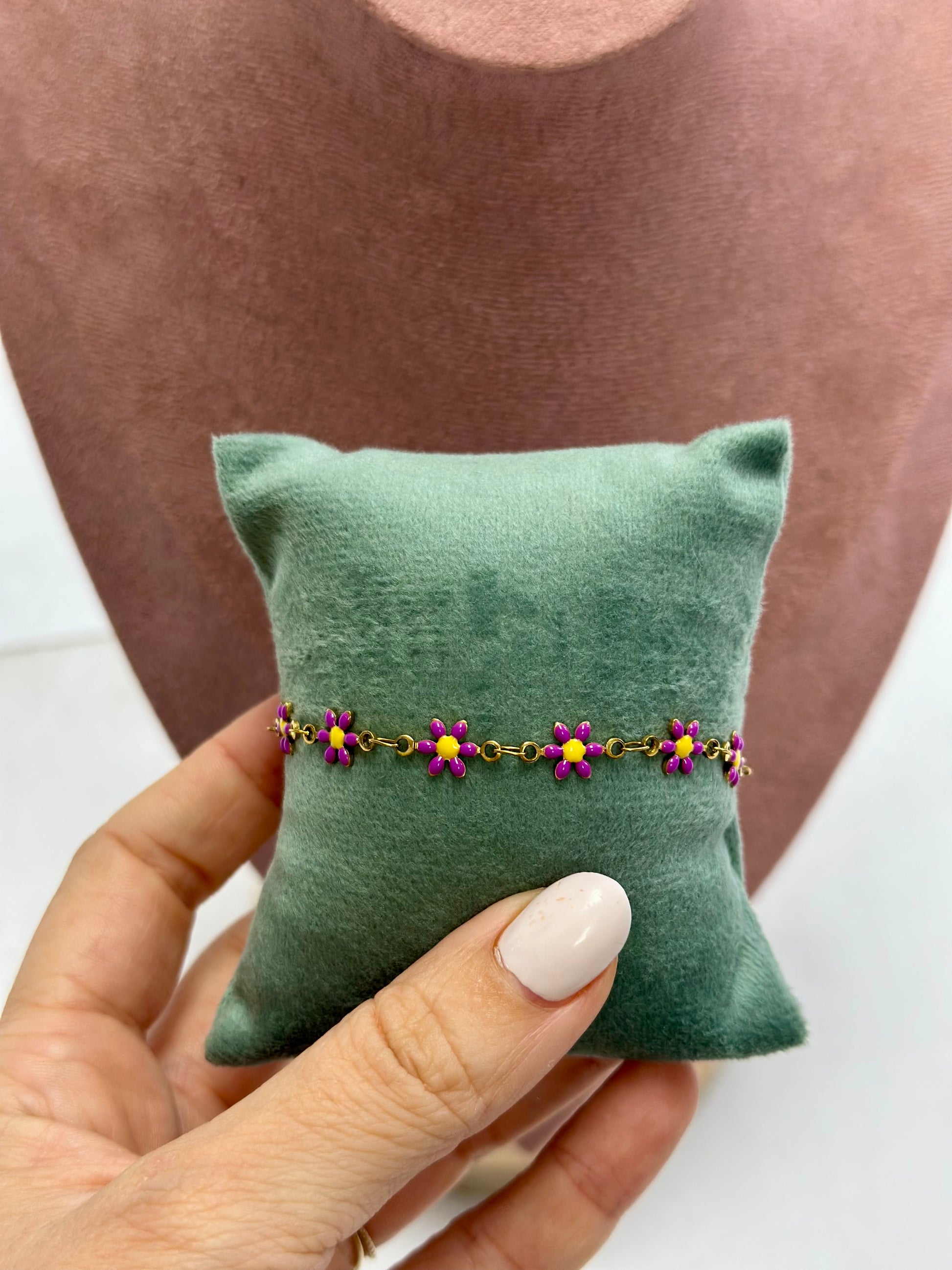 Pulsera de flores violeta