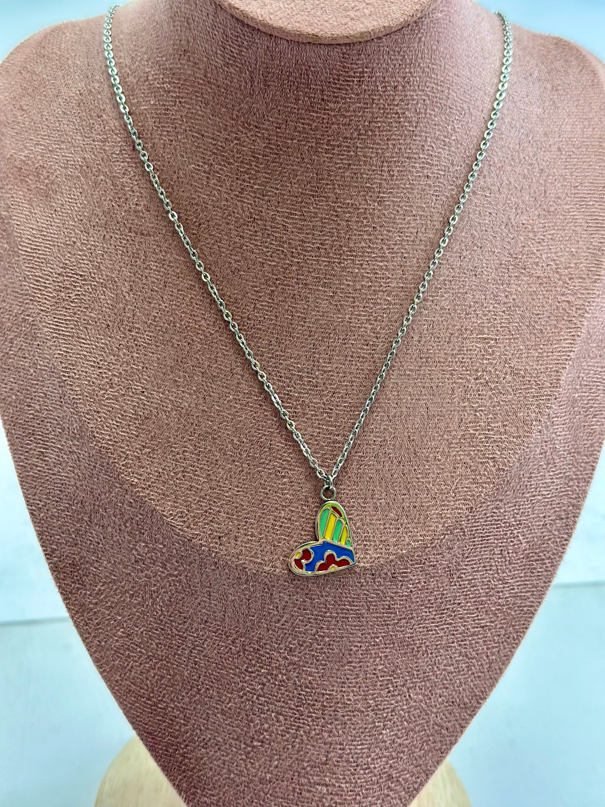 Collar plata de corazón con colores