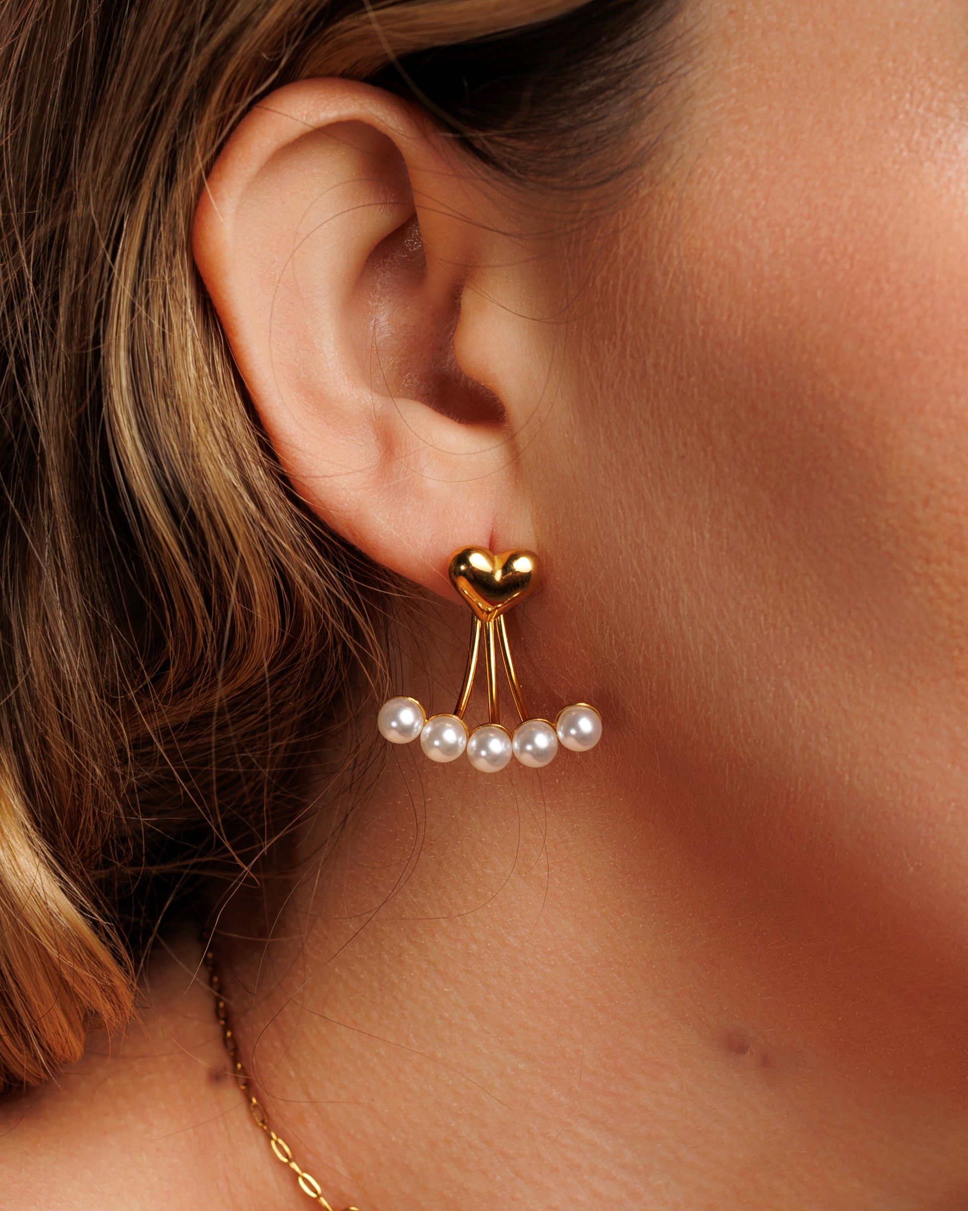 Arete corona de corazón con perlas