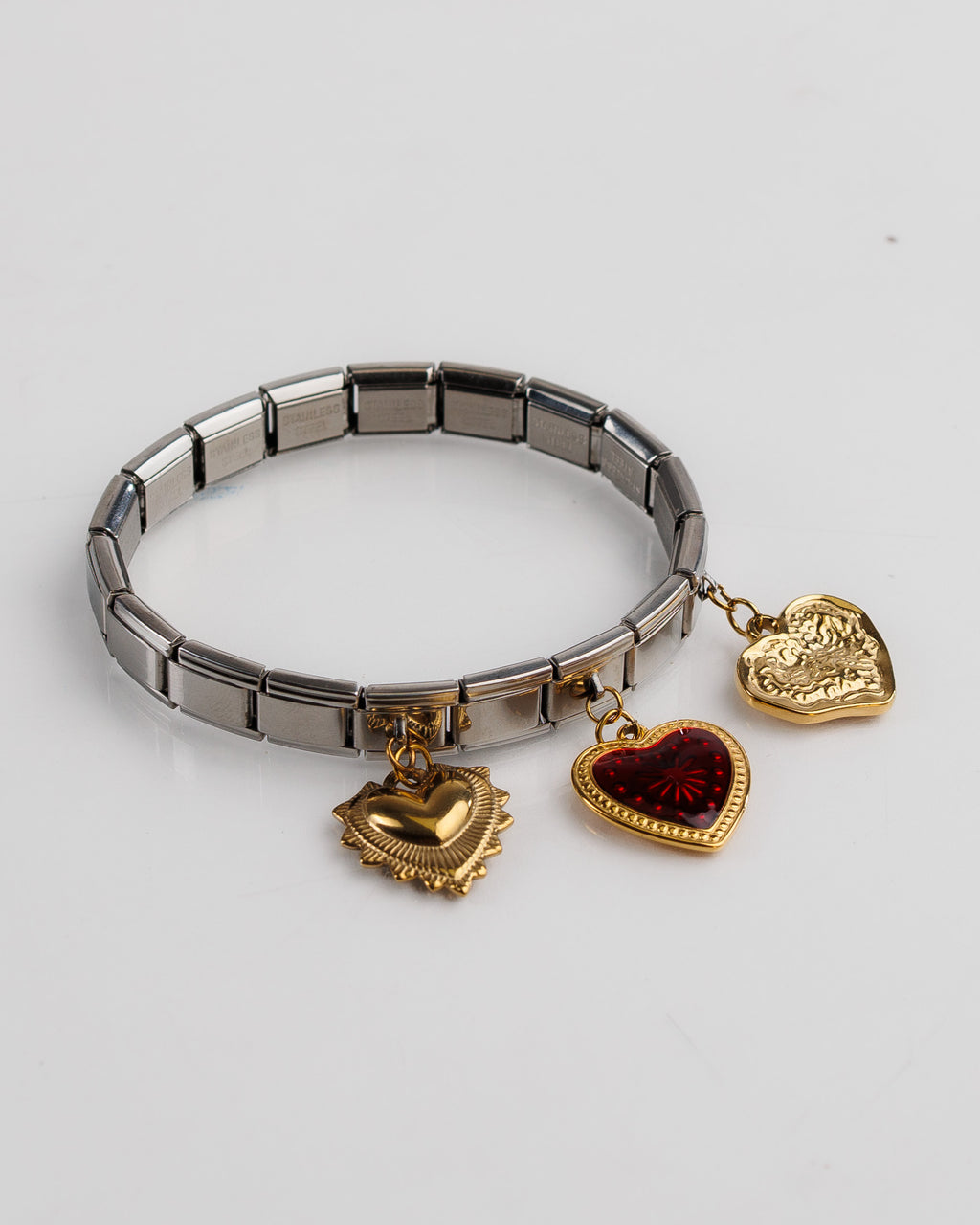 Pulsera italiana plata y dorada de corazón rojo