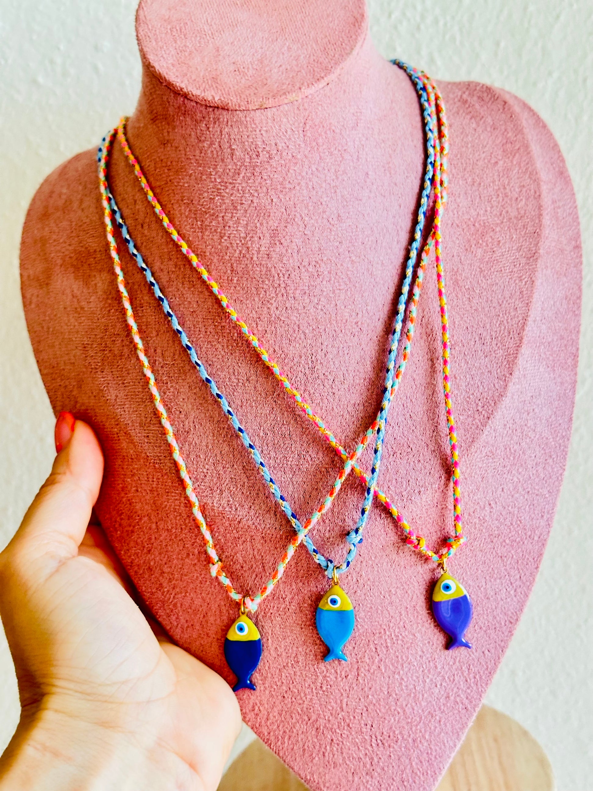Collar y choker de hilo de pez
