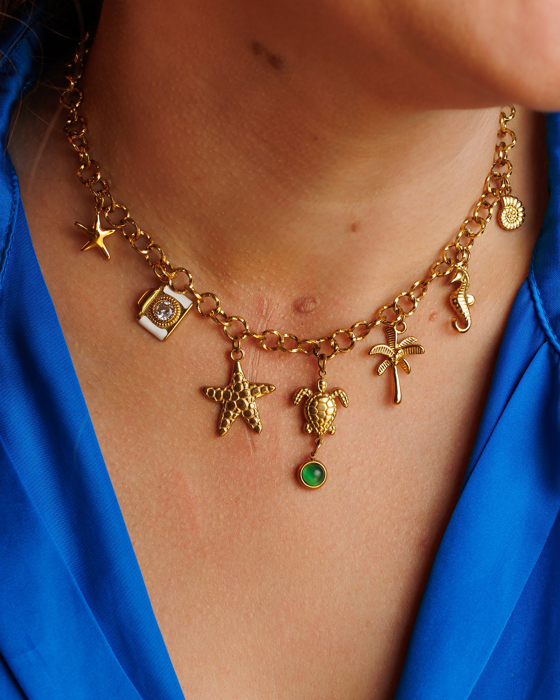 Collar de charms, estrella de mar, cámara, tortuga, palma, caballo de mar y caracol
