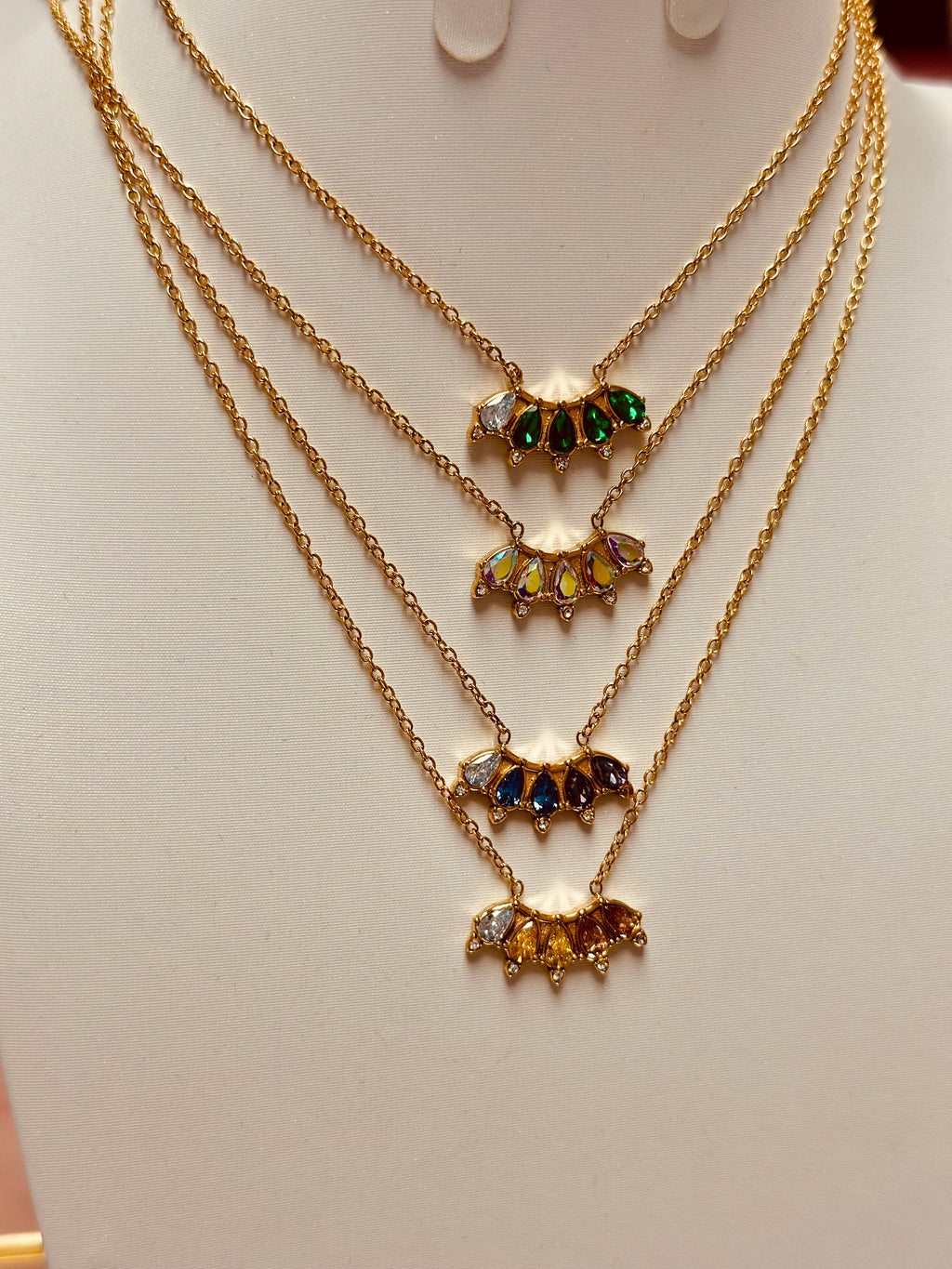 Collar de piedra zirconia del mes