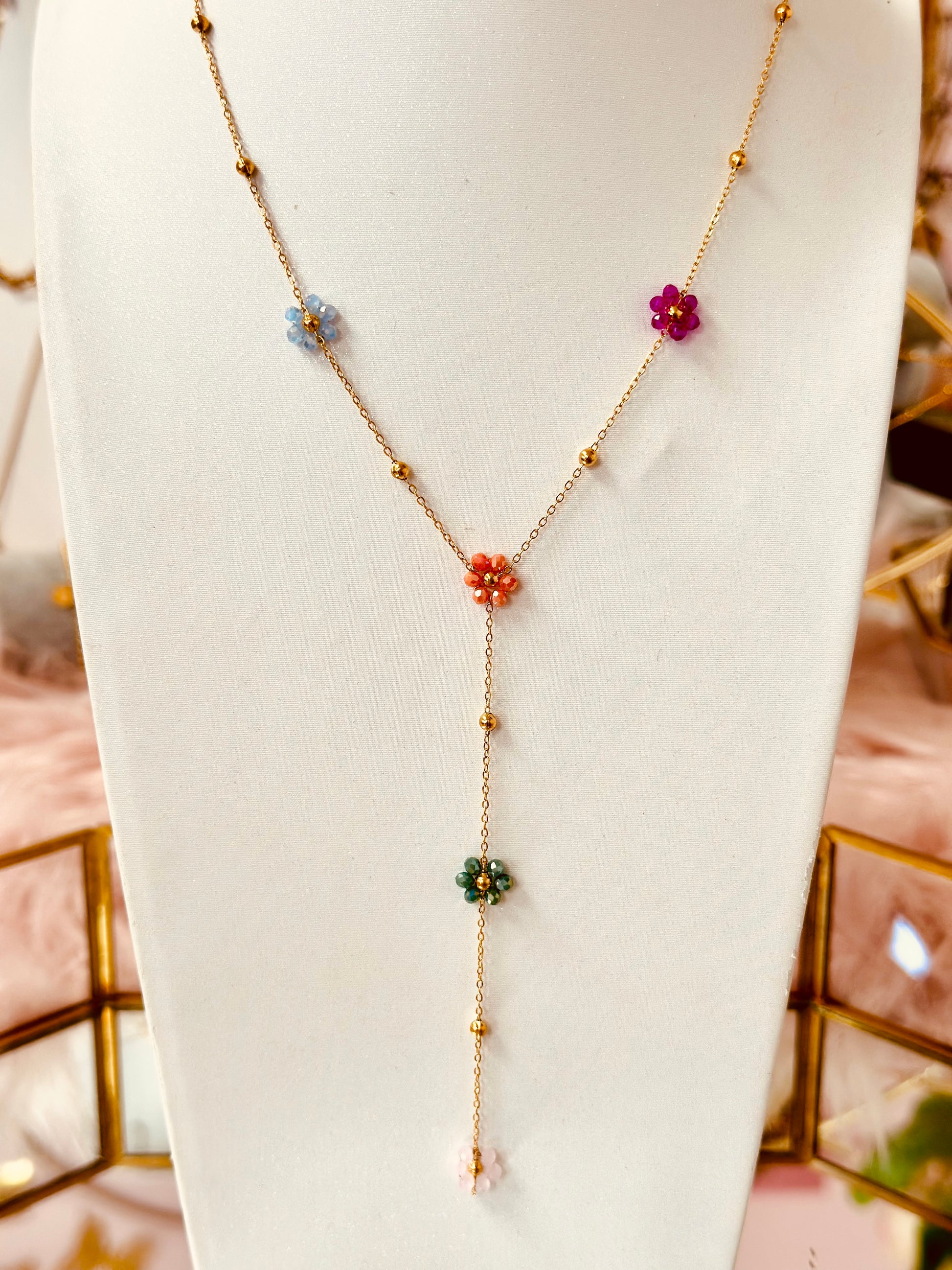 Collar de flores de colores