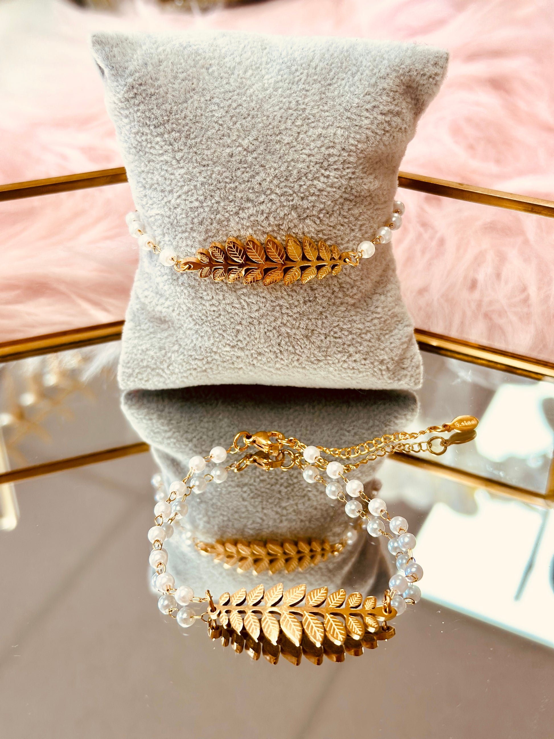 Pulsera de hojas con perlas