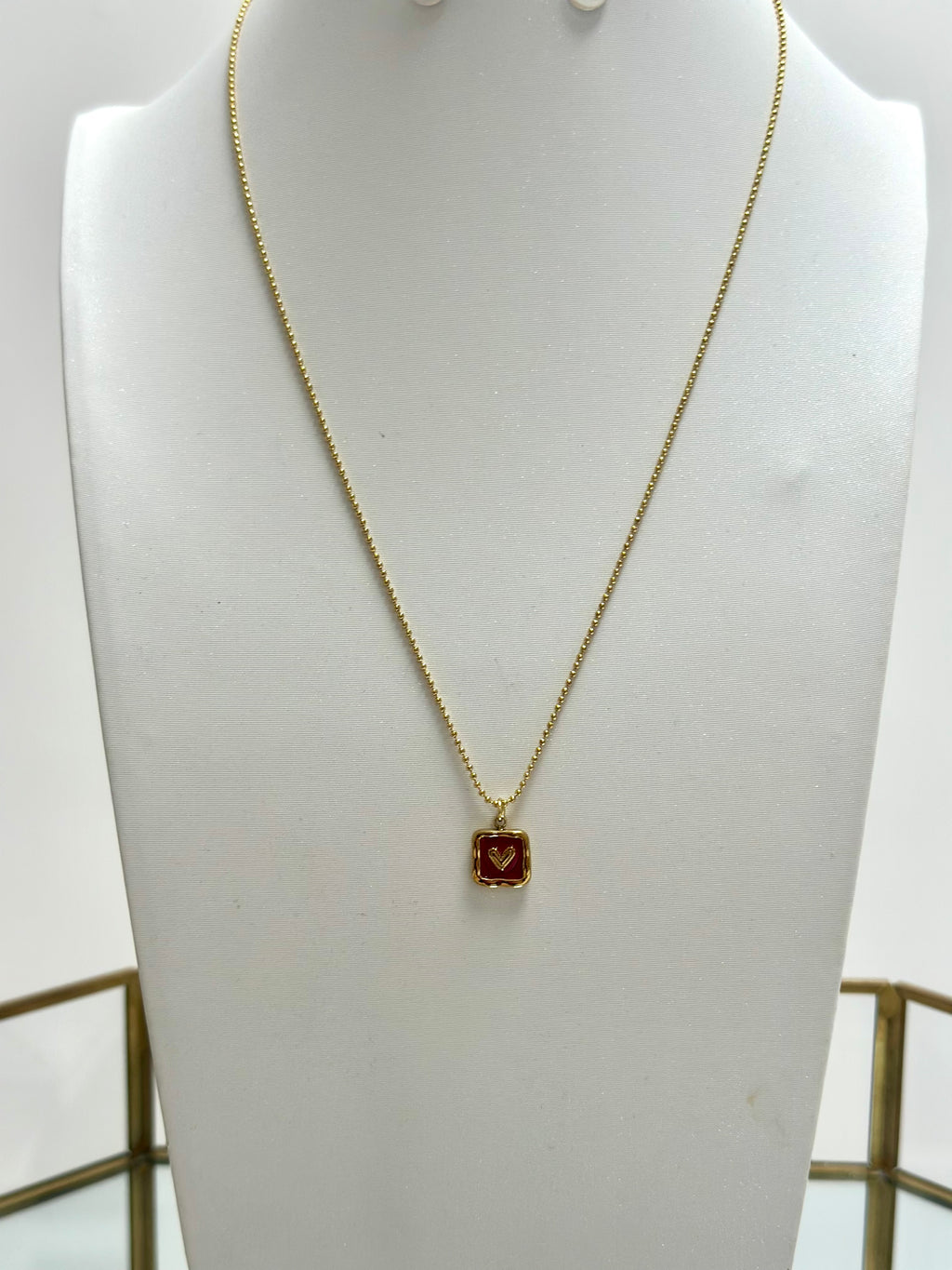 Collar de corazón rojo