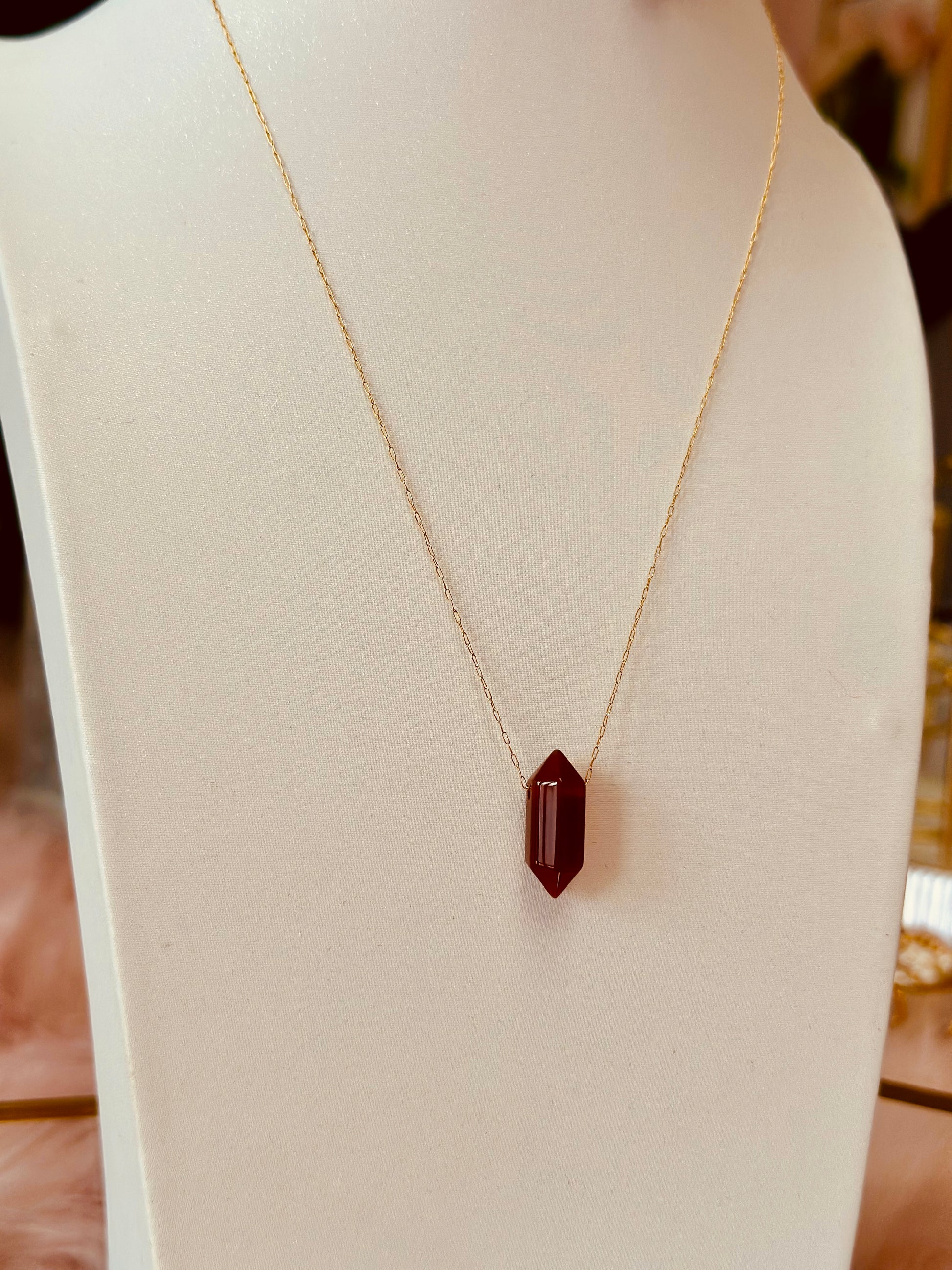 Collar con zirconia marrón
