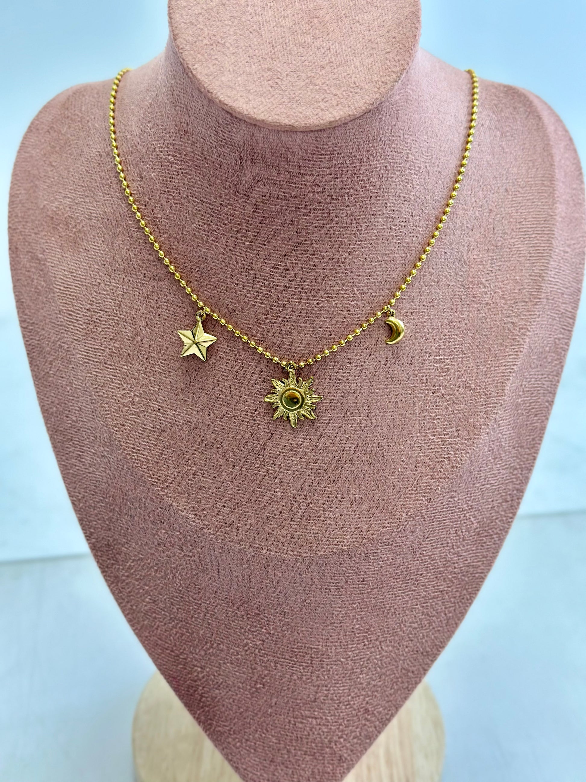 Collar de luna, sol y estrella