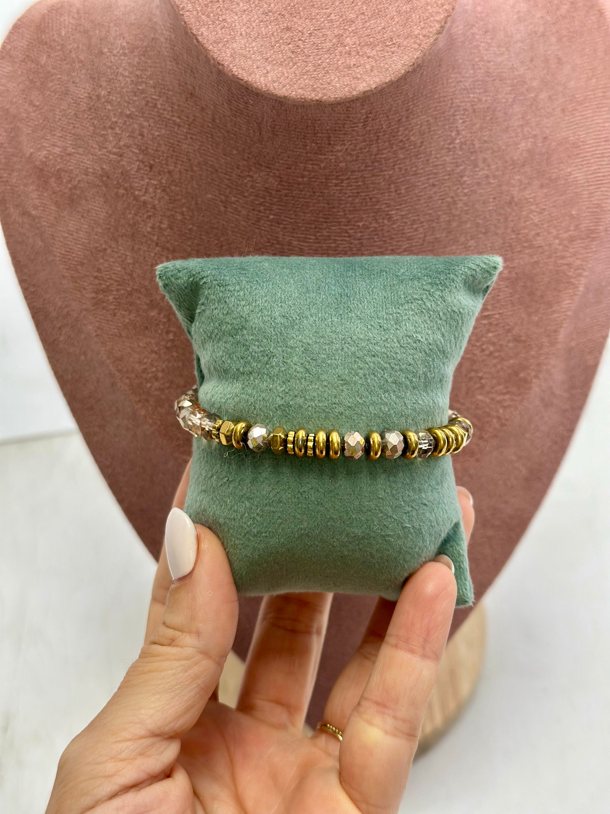 Pulsera elástica dorada y crema