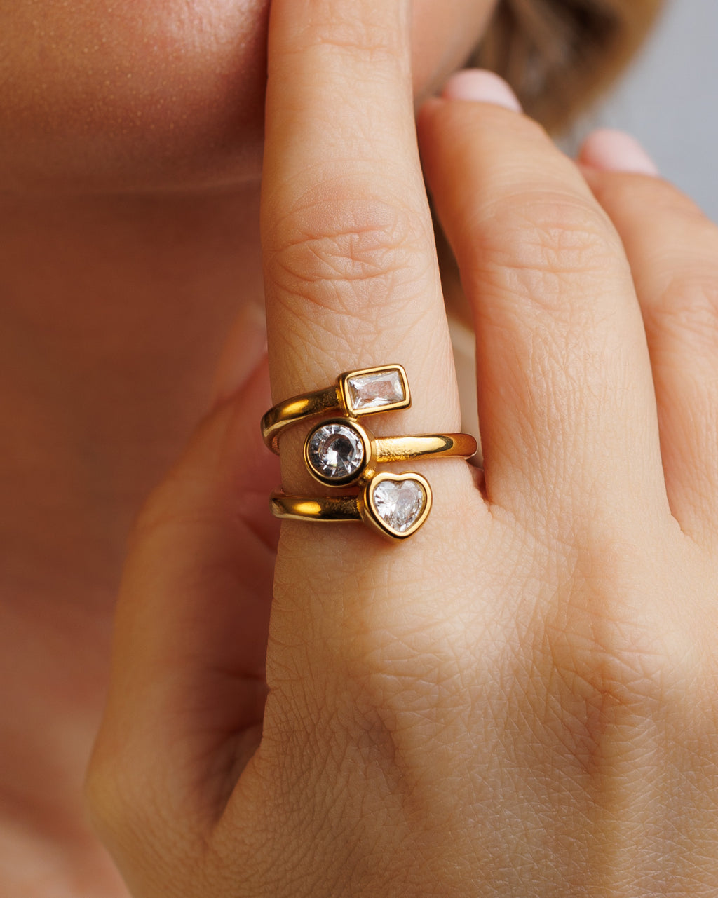 Anillo con corazón, círculo y rectángulo