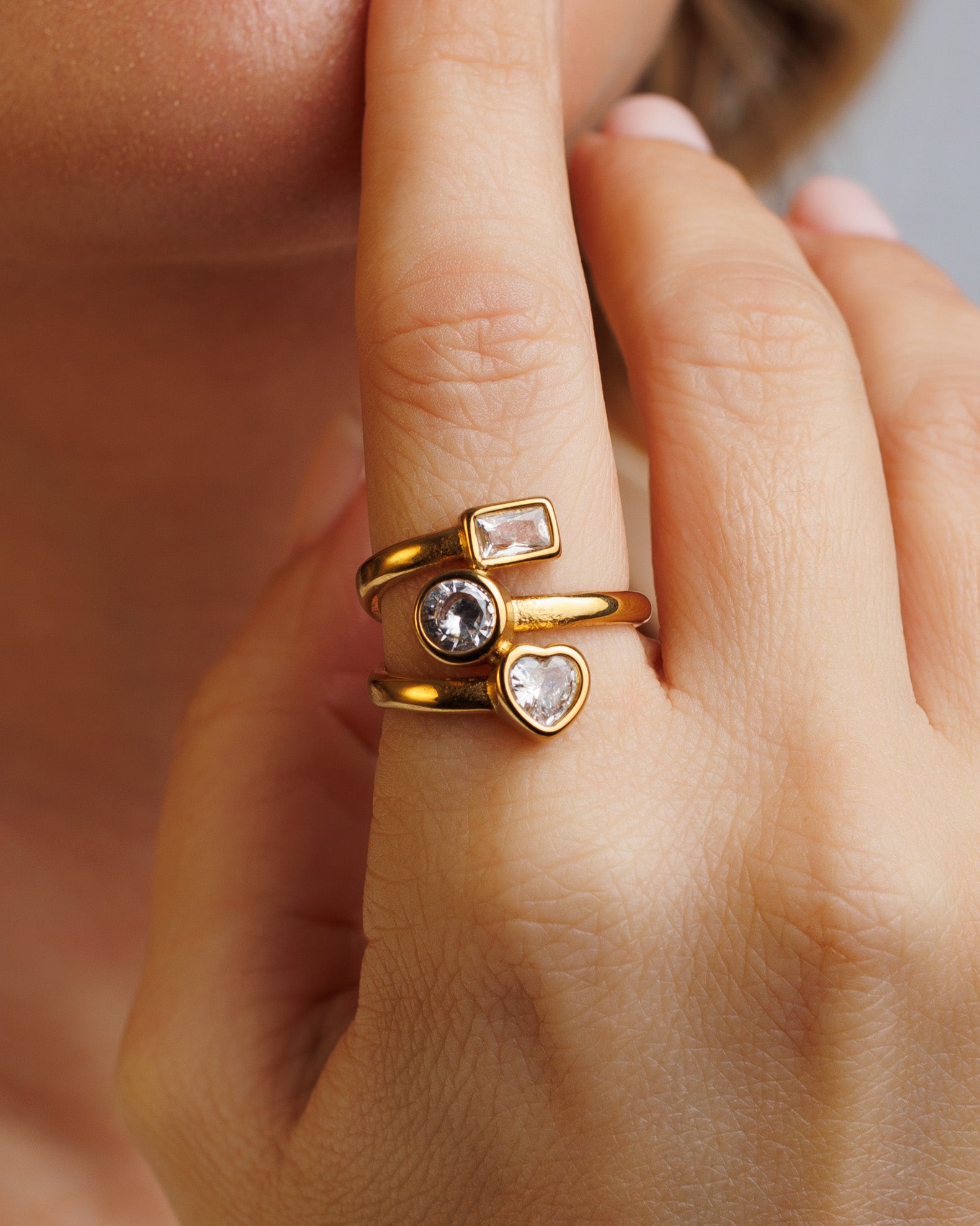 Anillo con corazón, círculo y rectángulo